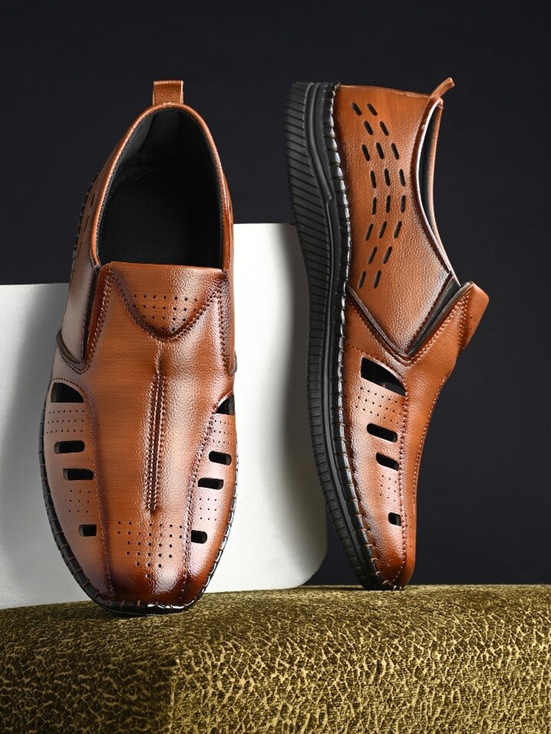 

Rising Wolf Men Shoe-Style Sandals, Tan