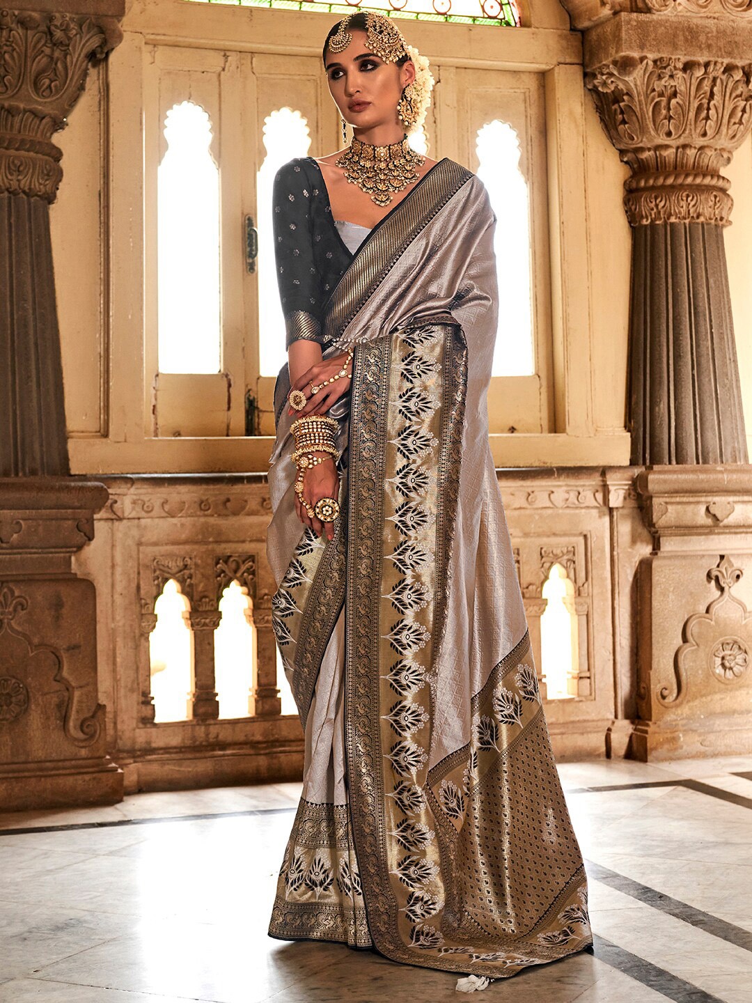 

Anouk Woven Design Zari Banarasi Saree, Gold