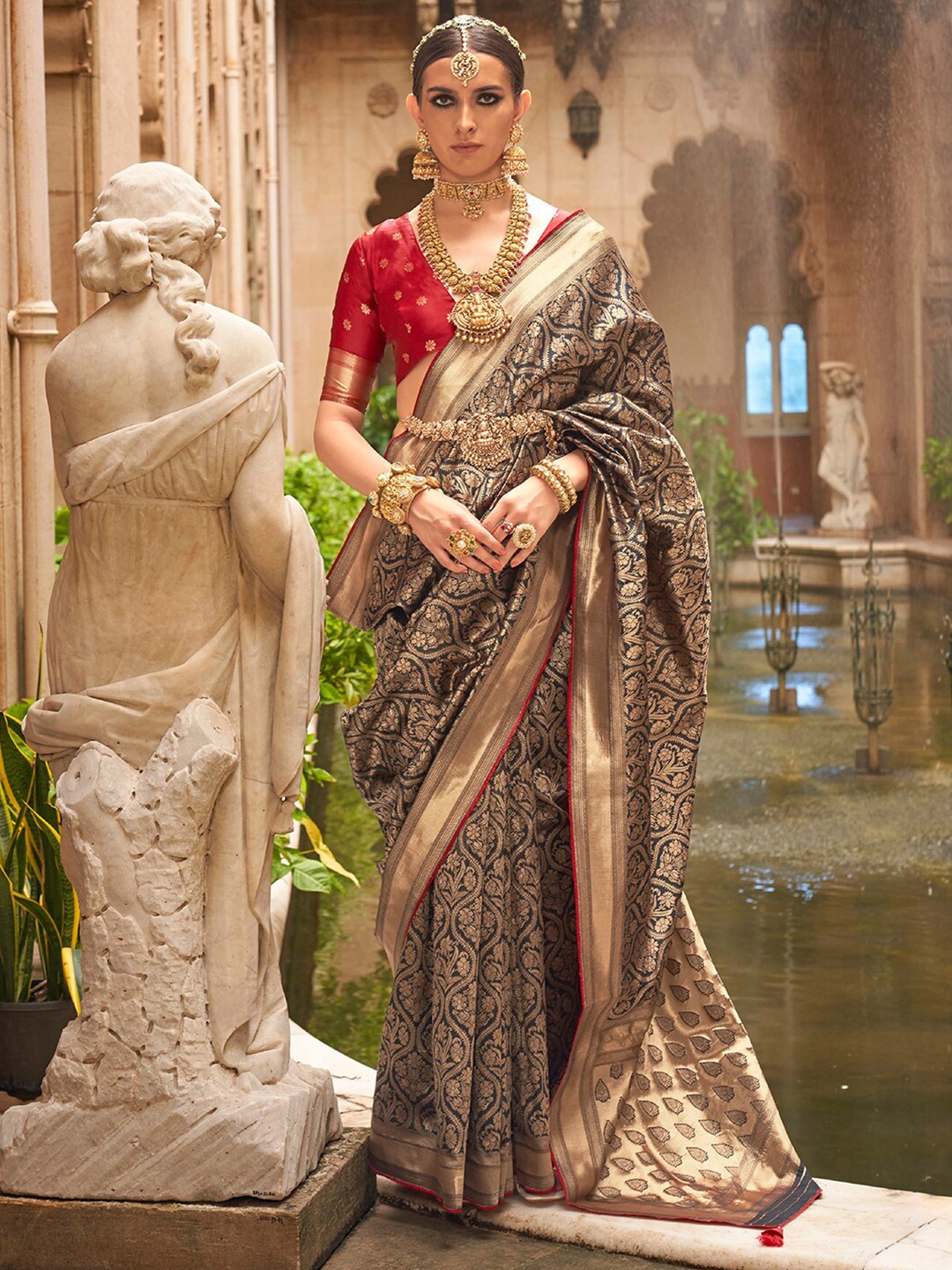 

Anouk Black & Gold-Toned Ethnic Motifs Woven Design Zari Silk Blend Banarasi Saree