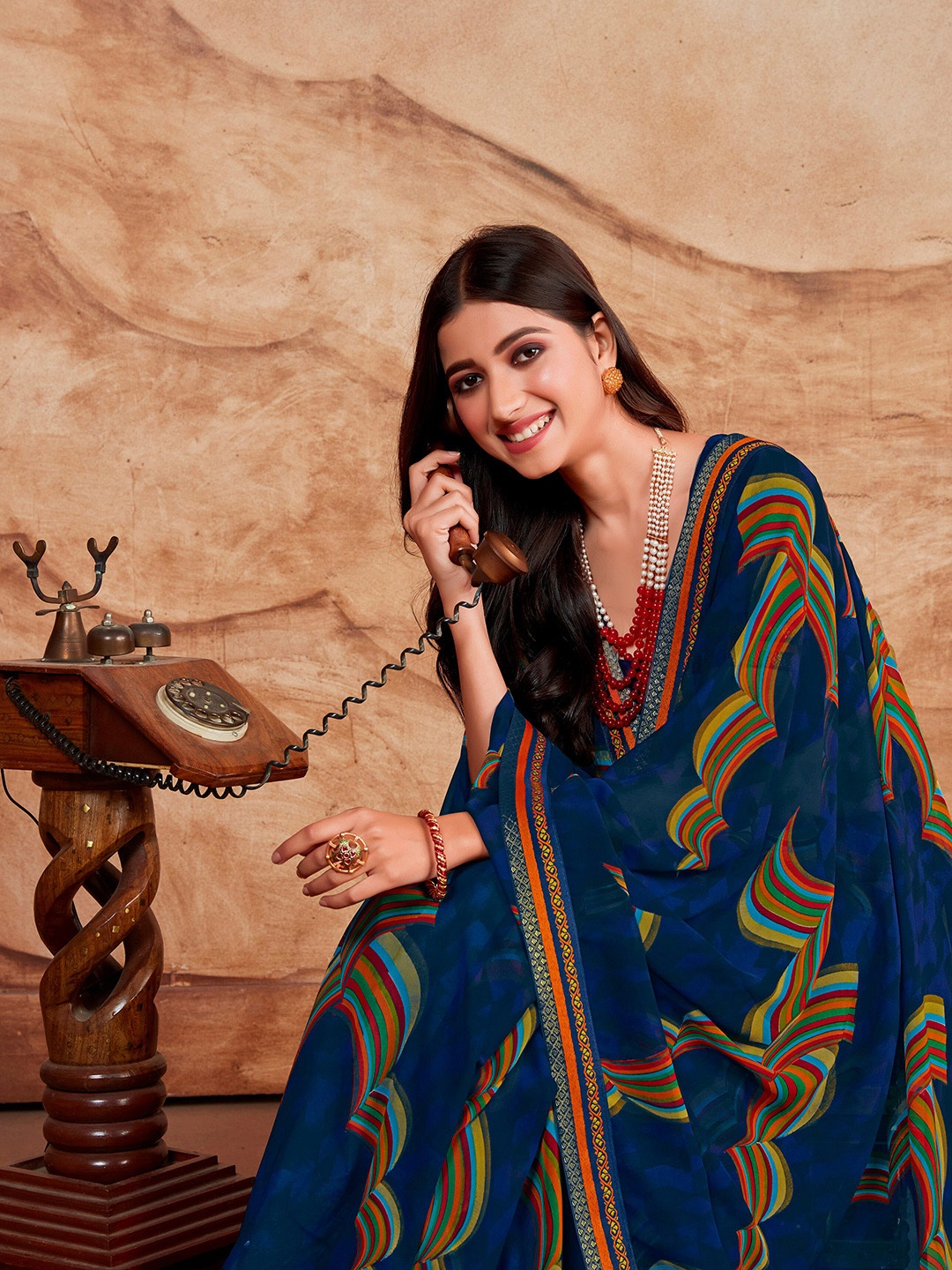 

Sangria Navy Blue & Green Abstract Printed Saree
