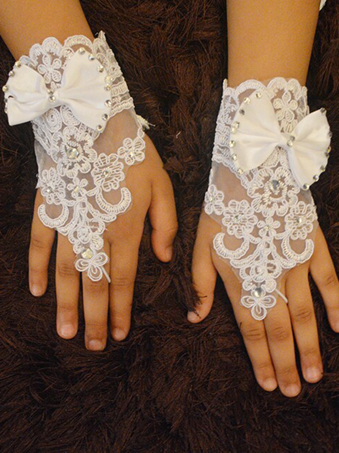 

TIPY TIPY TAP Girls Self-Designed Fingerless Lace Gloves, White