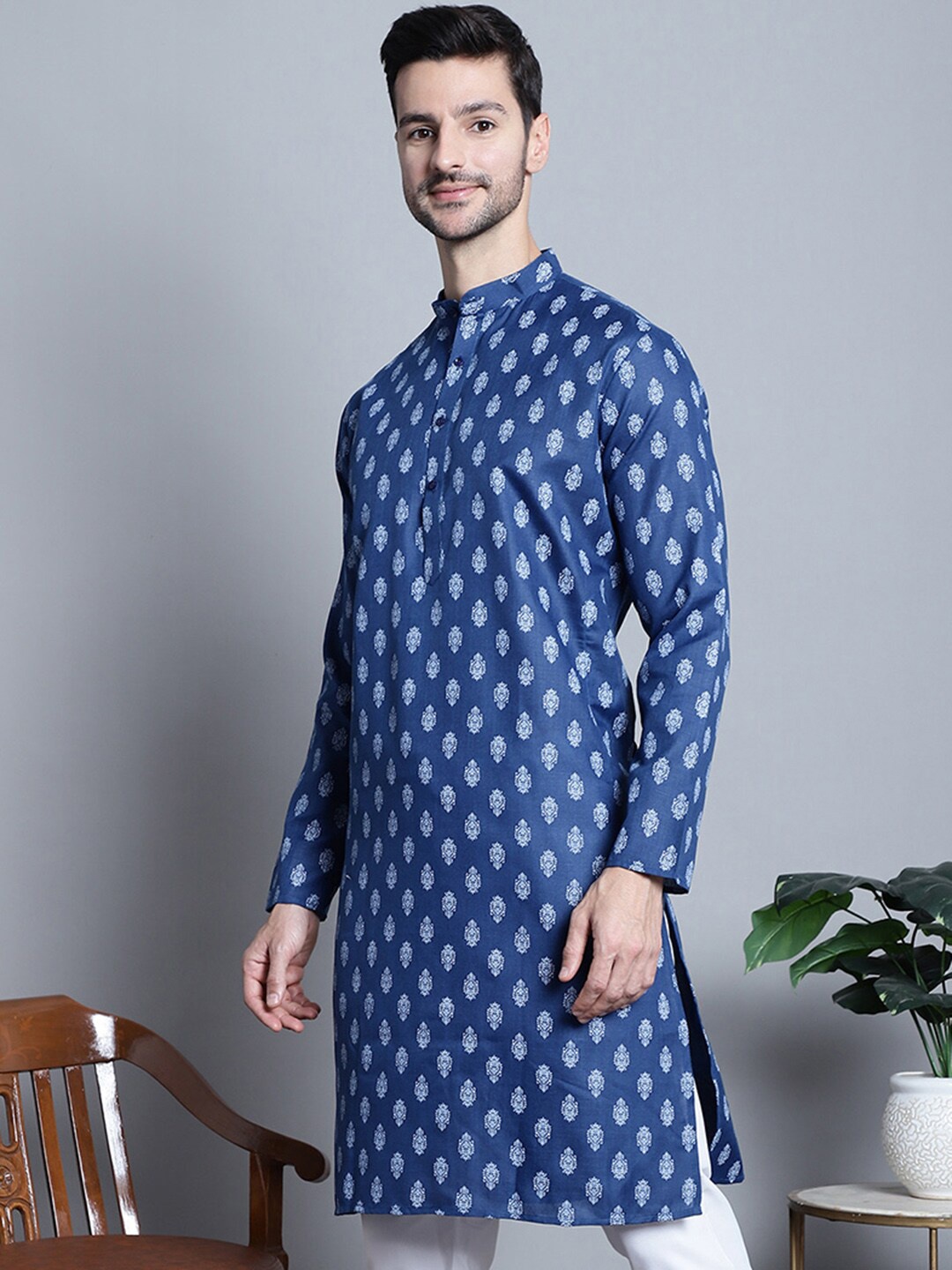 

Jompers Mandarin Collar Ethnic Motifs Printed Kurta, Navy blue