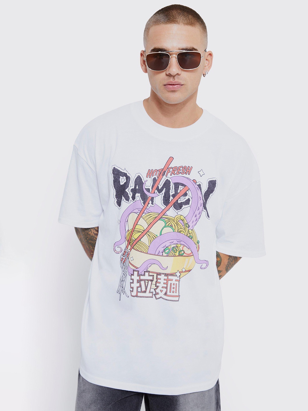 

boohooMAN Ramen Noodle Printed Drop-Shoulder Sleeves Pure Cotton Oversized T-shirt, White