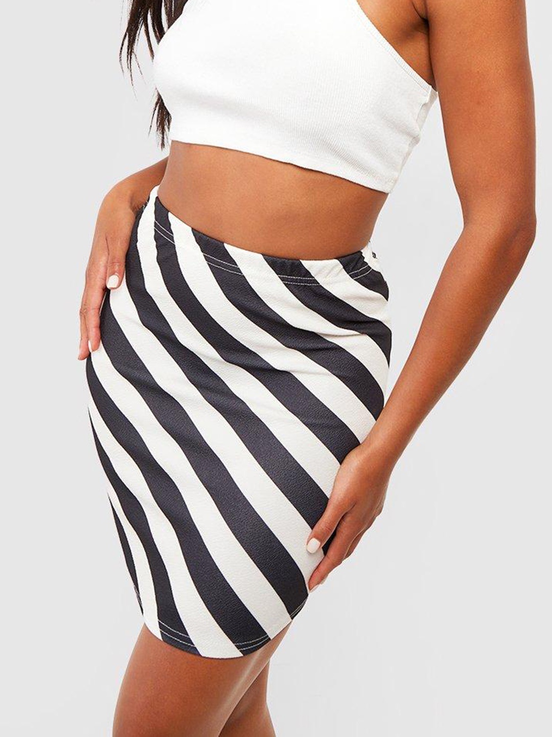 

Boohoo Women Striped Crepe Straight Mini Skirt, Black