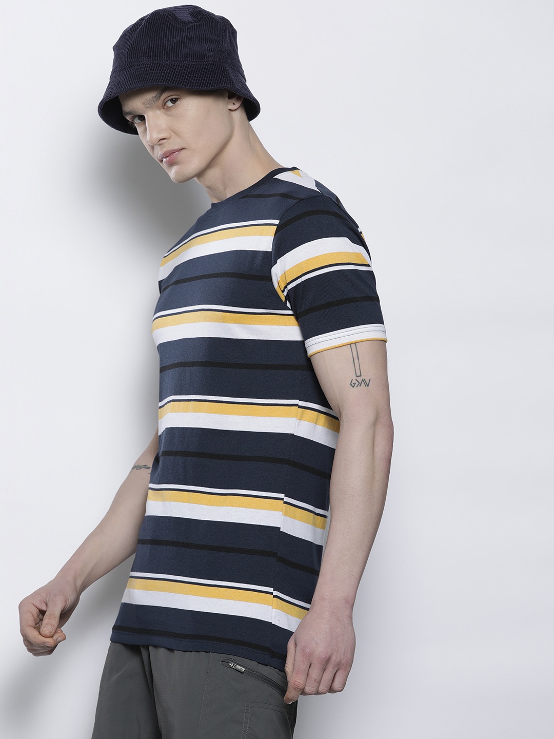 

boohooMAN Slim Fit Yarn Dyed Striped T-shirt, Navy blue