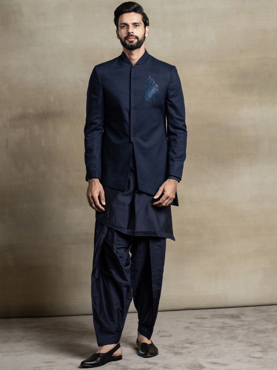 

Tasva Mandarin Collar Sherwani Set, Navy blue