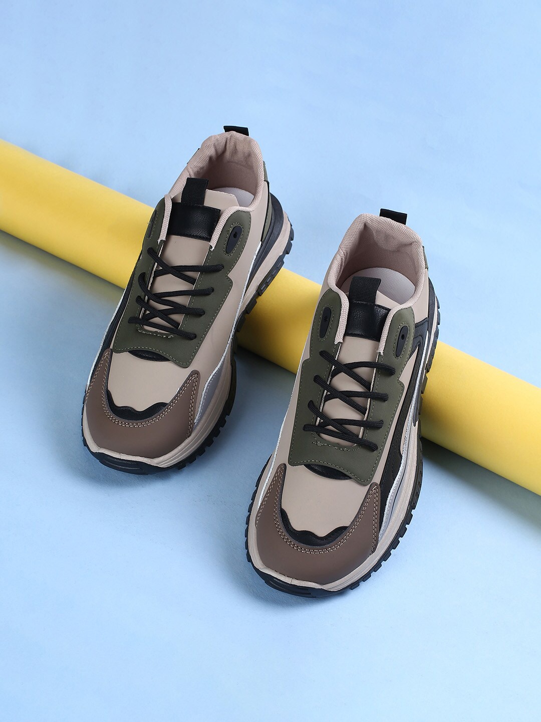 

max Men Colourblocked Comfort Insole Sneakers, Beige
