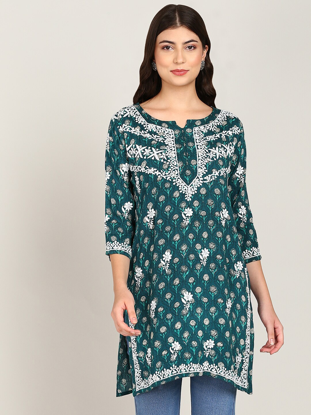 

VAHSON Floral Embroidered Chikankari Kurti, Green