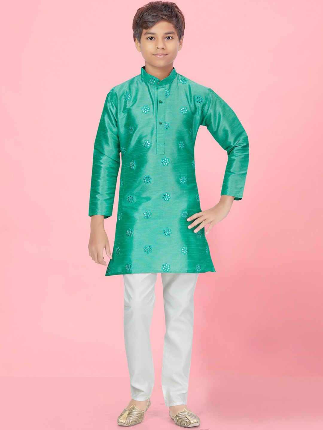 

Aarika Boys Floral Embroidered Regular Mirror Work Pure Cotton Kurta with Pyjamas, Green