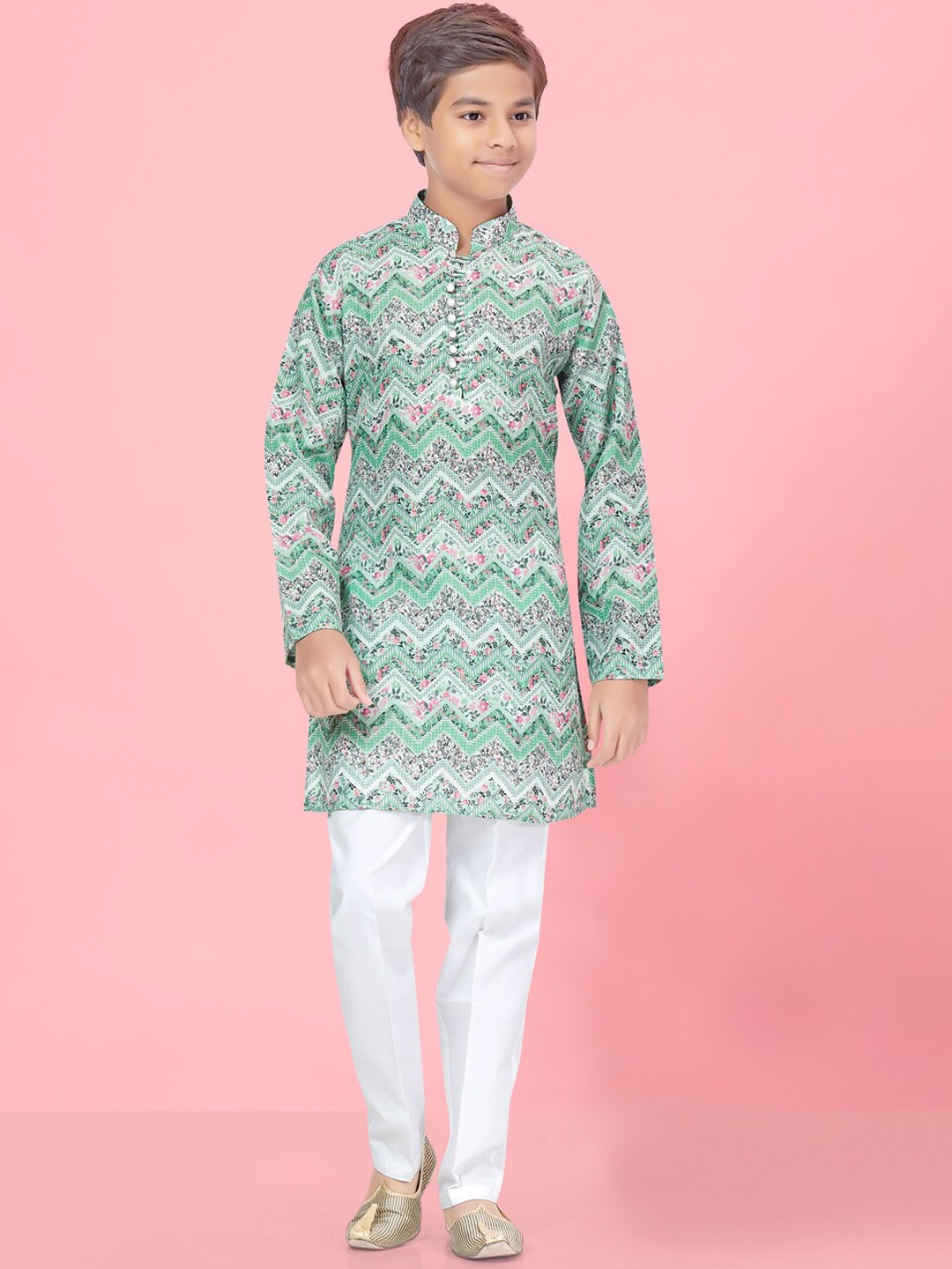 

Aarika Boys Chevron Printed Regular Pure Silk Kurta with Pyjamas, Green