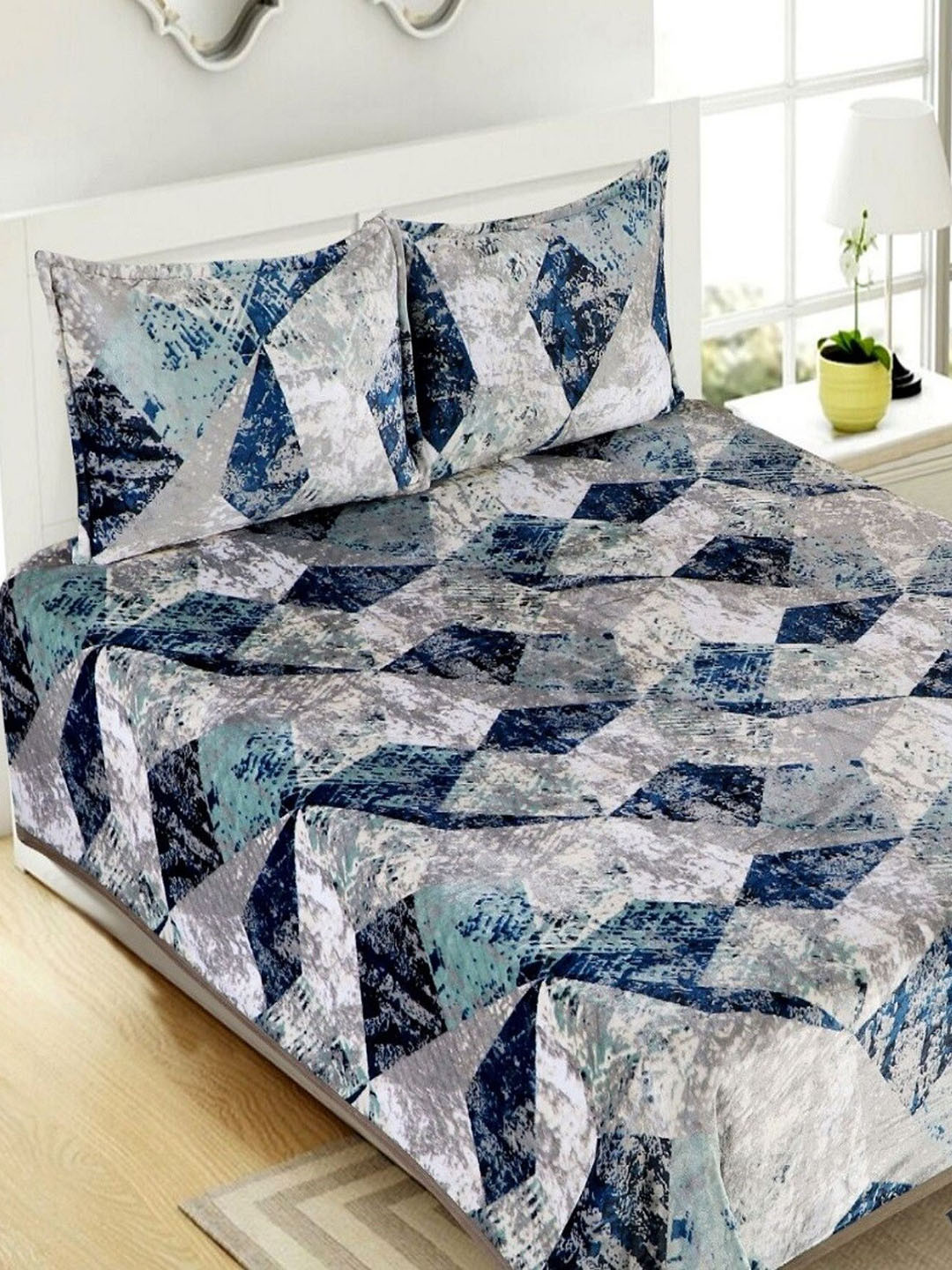 

Stylespace by Isha White & Blue Geometric Velvet 330 TC King Bedsheet With 2 Pillow Covers
