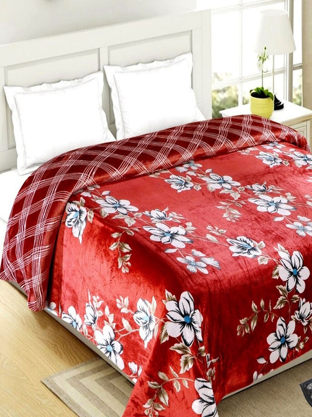 

Stylespace by Isha Red & White Floral Velvet 200 TC King Bedsheet With 2 Pillow Covers