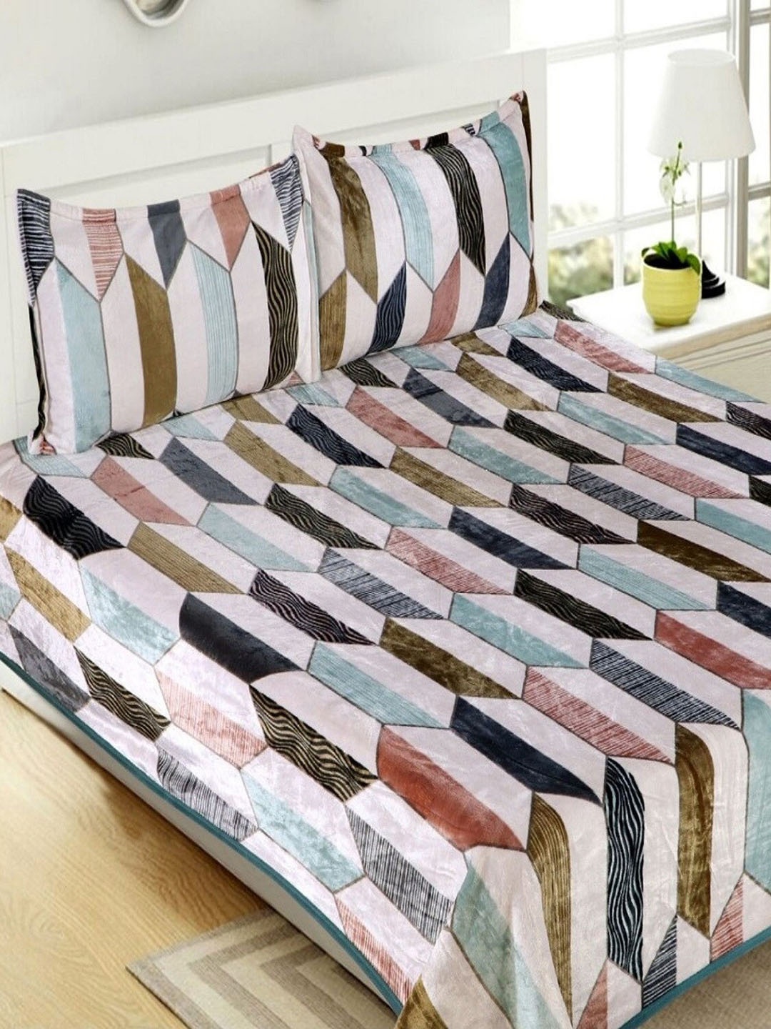 

Stylespace by Isha White & Blue Geometric Velvet 330 TC King Bedsheet With 2 Pillow Covers