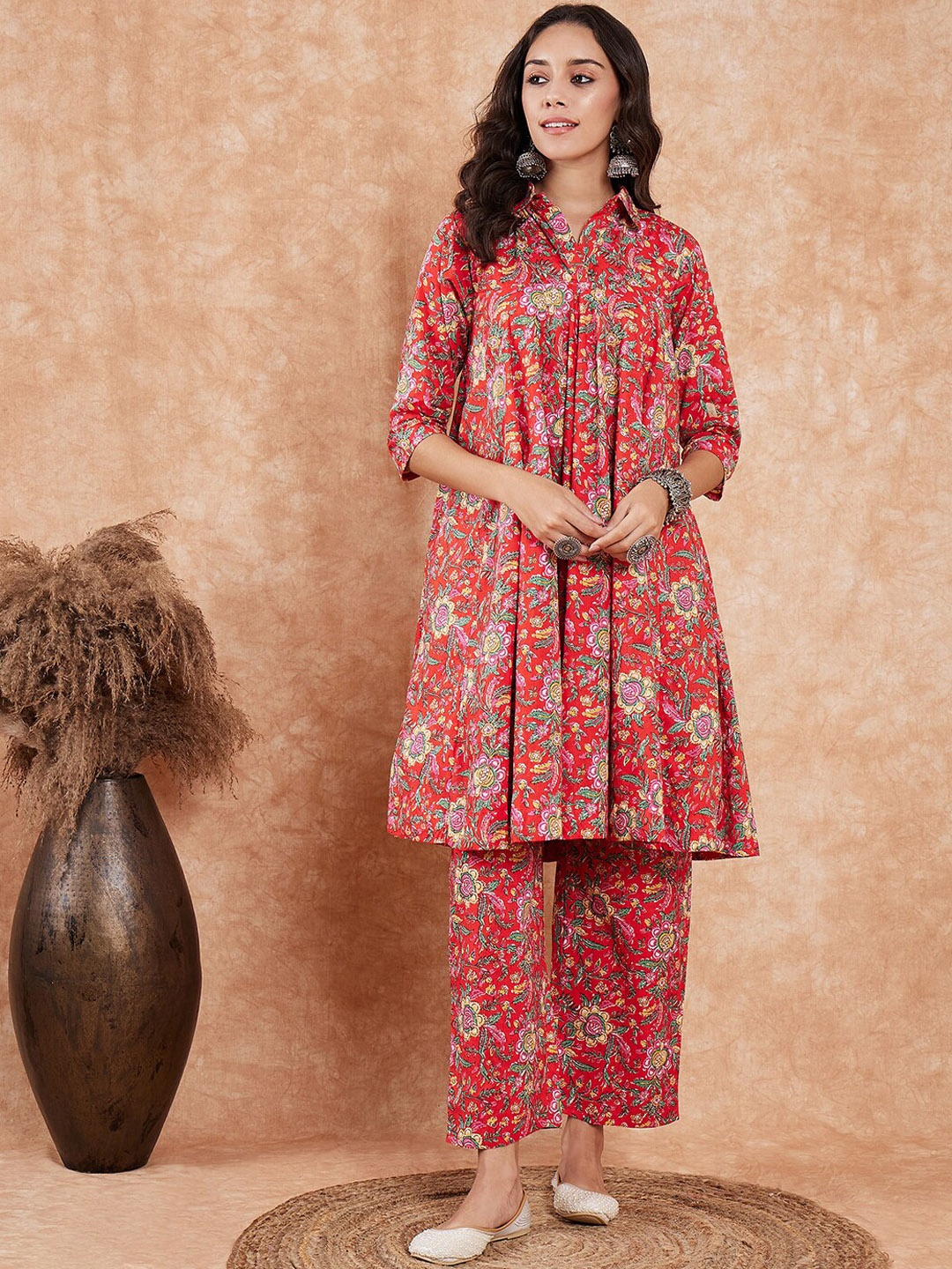

InWeave Floral Printed Shirt Collar A-Line Kurta with Trousers, Red