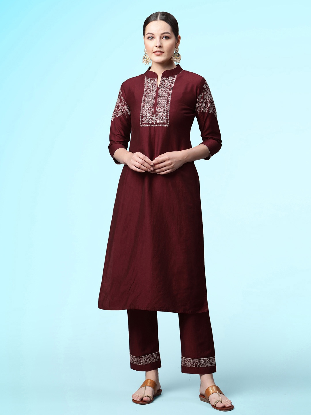 

Sangria Mandarin Collar Thread Work Detail Straight Kurta & Trouser, Maroon