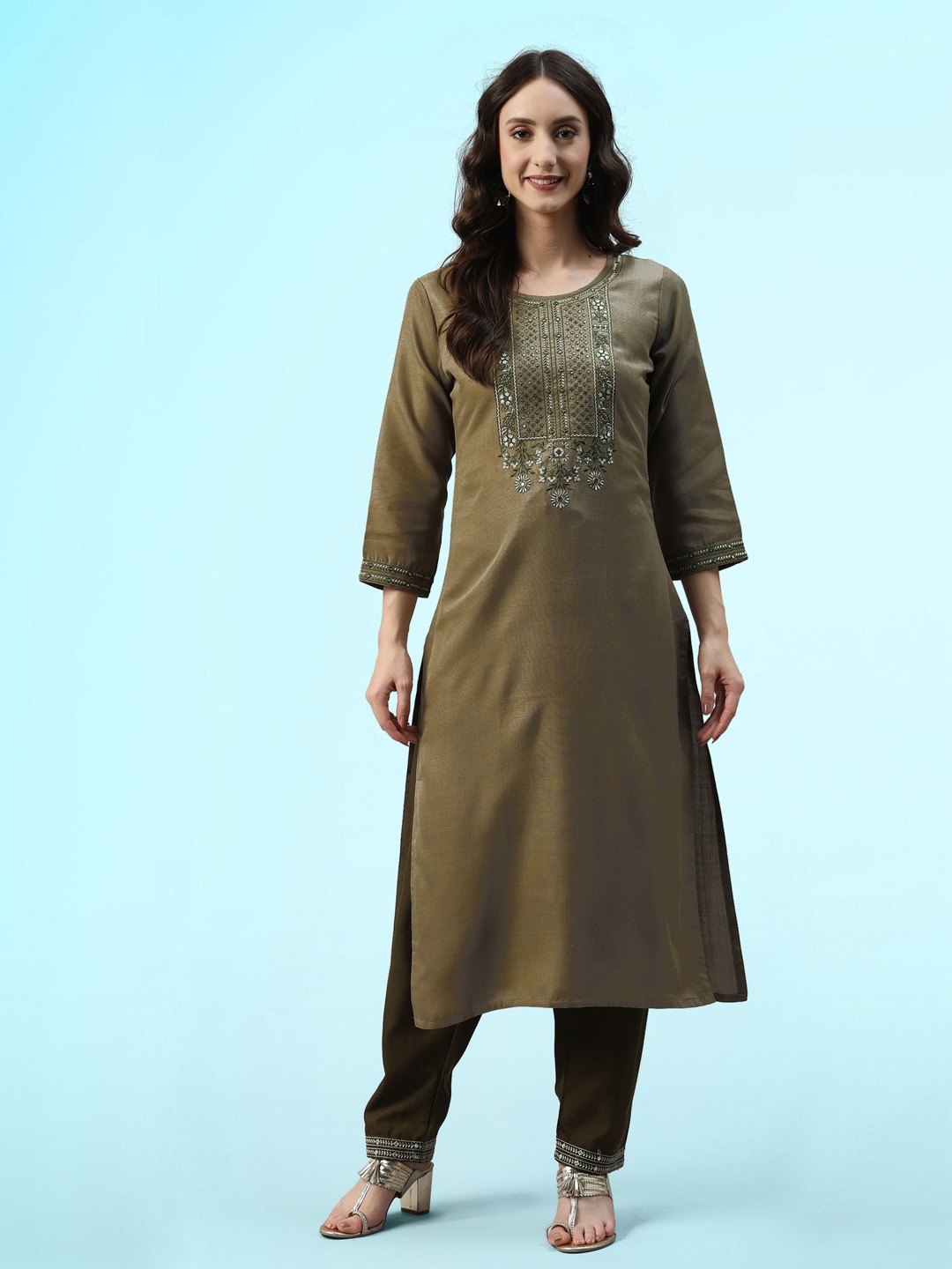 

Sangria Embroidered Sequinned Straight Kurta & Trousers, Green