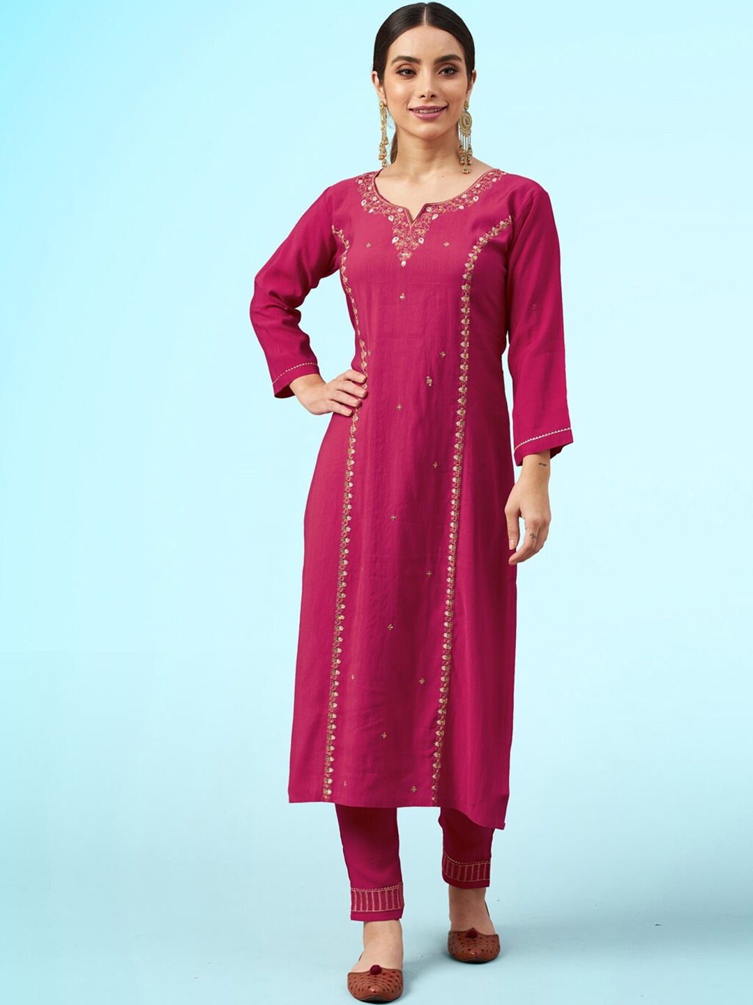

Sangria Pink & Gold-Toned Floral Embroidered Sequinned Straight Kurta & Trousers