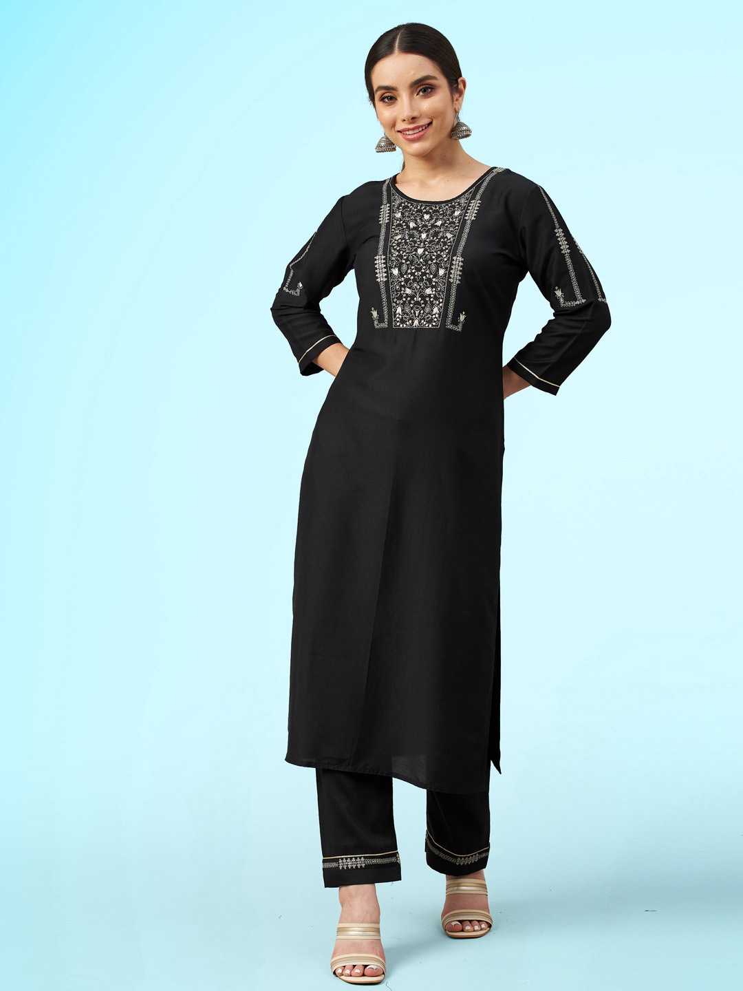 

Sangria Thread Work Detail Straight Kurta With Trouser, Black