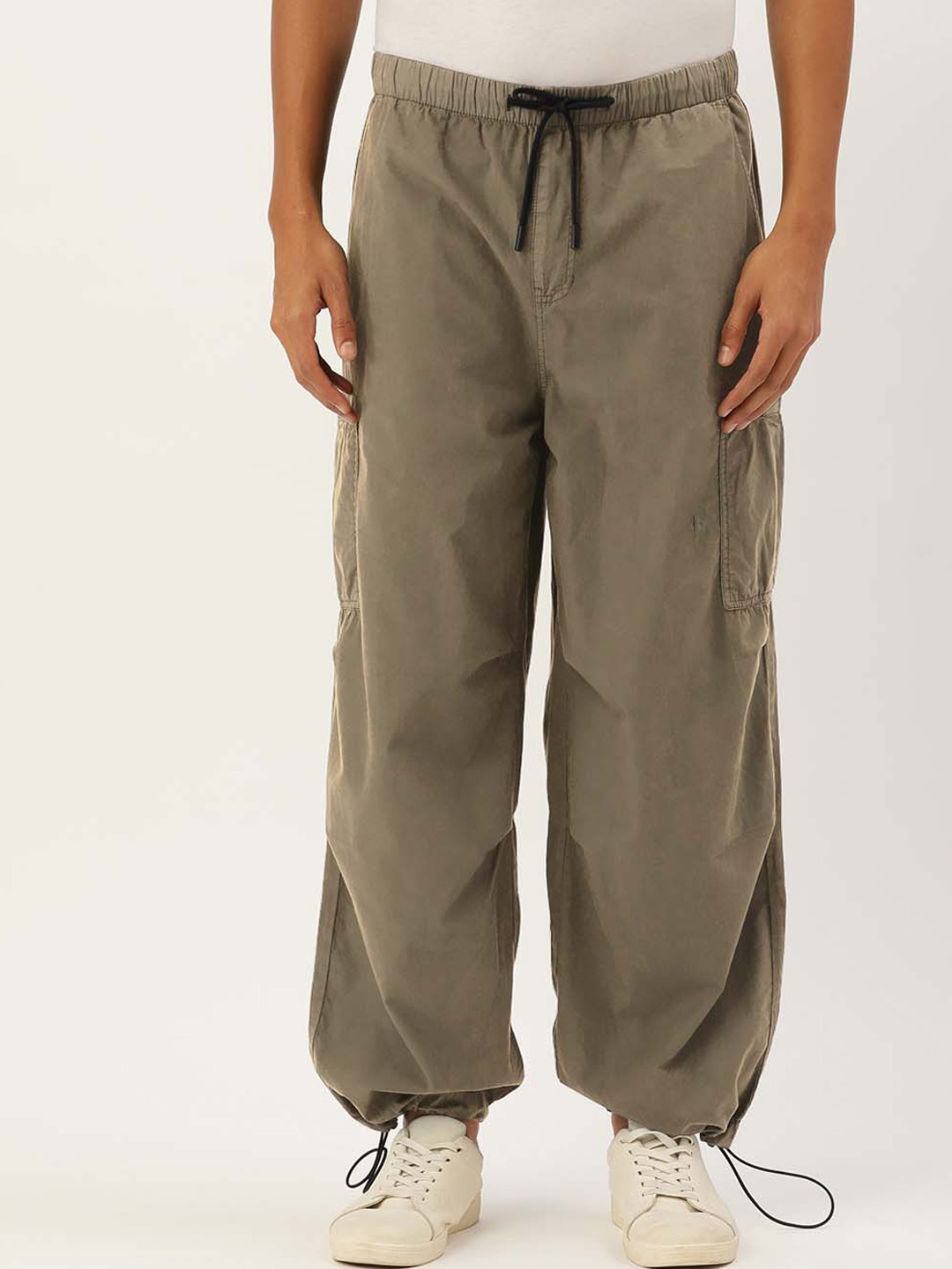 

Bene Kleed Men Parachute Fit Pure Cotton Cargos, Brown