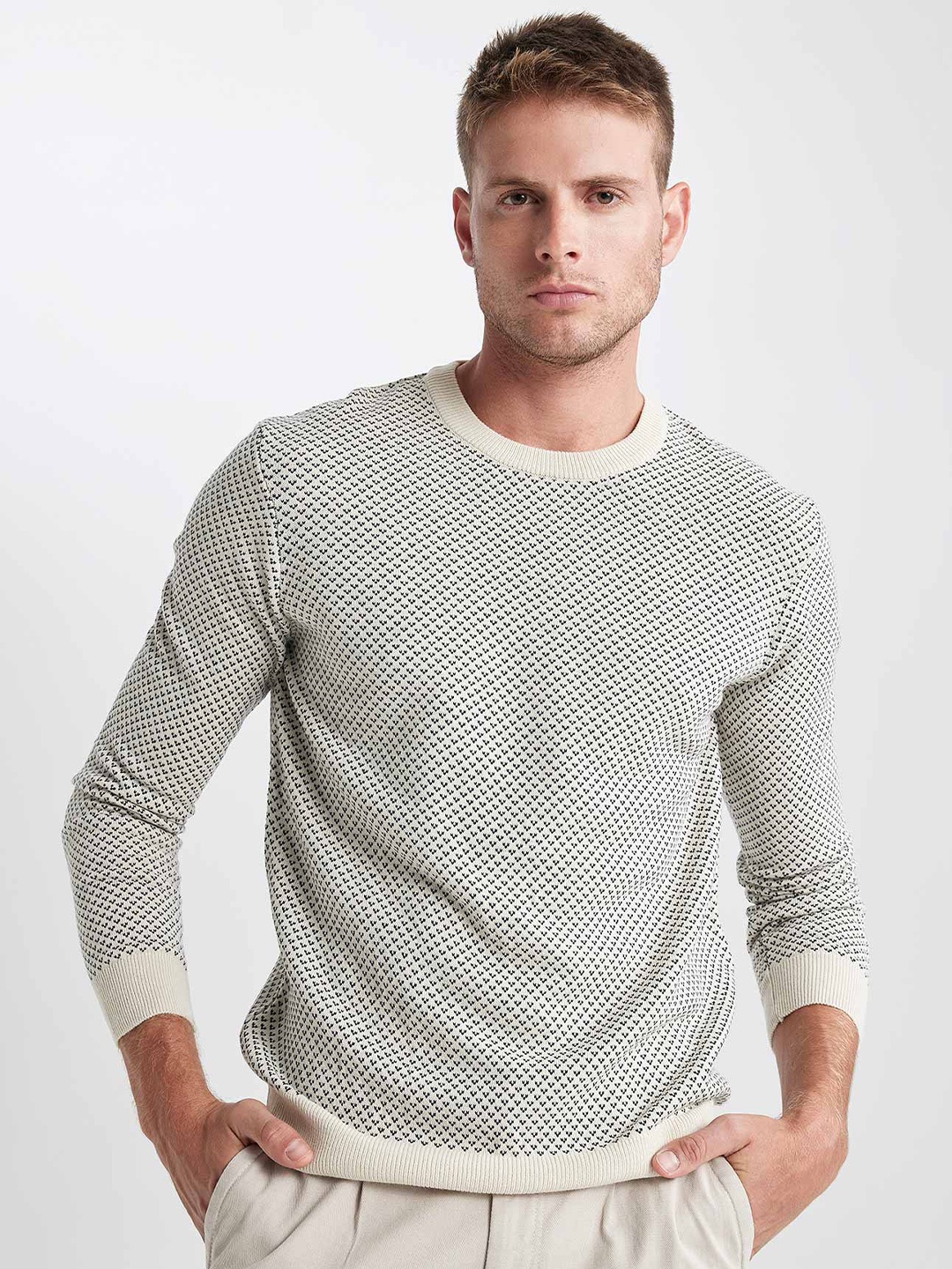 

DeFacto Abstract Printed Acrylic Pullover, White