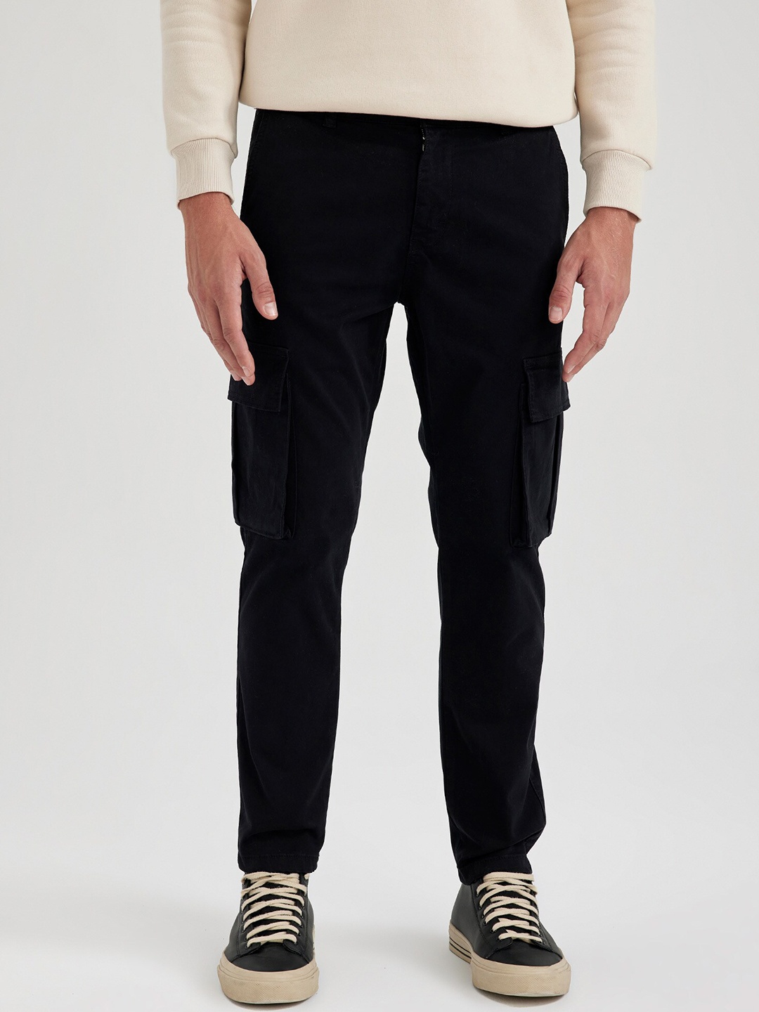 

DeFacto Men Mid Rise Cargos, Black