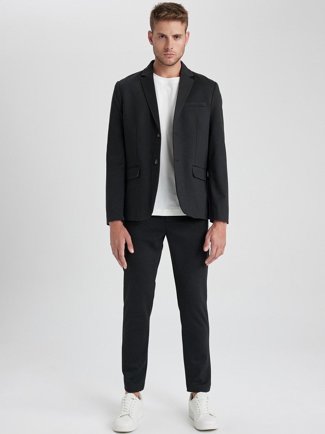 

DeFacto Men Plain Flat-Front Trousers, Black