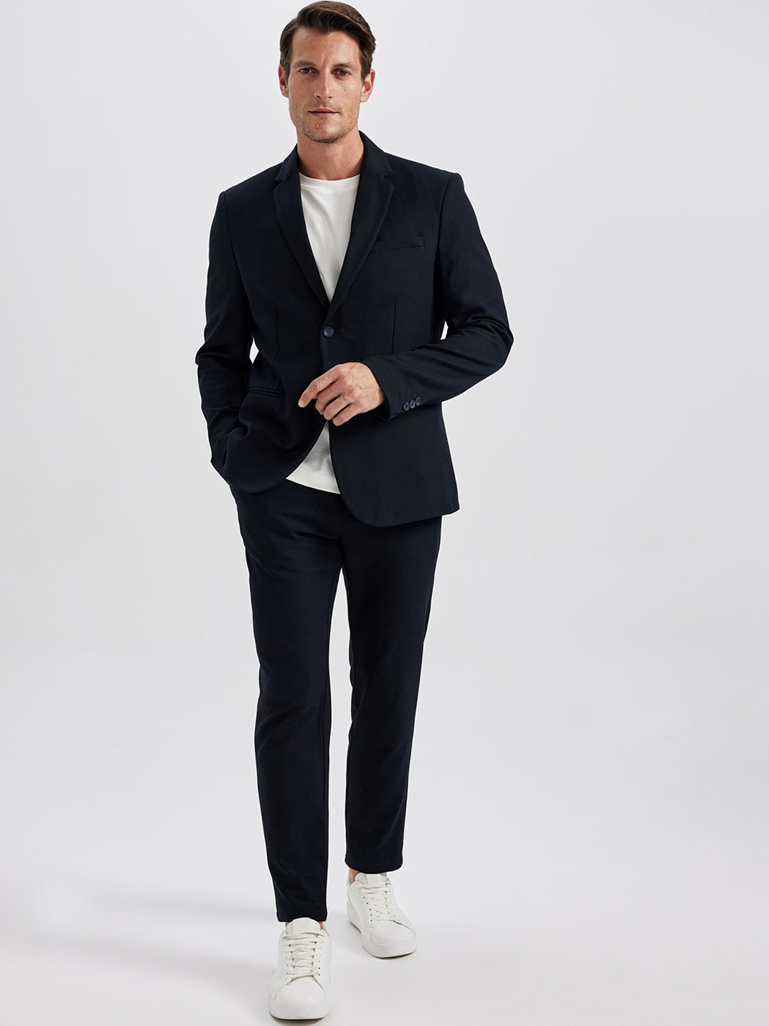 

DeFacto Men Plain Flat-Front Trousers, Navy blue