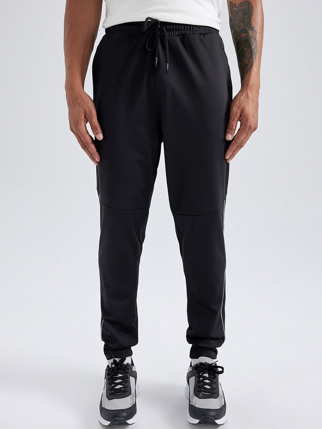 

DeFacto Men Regular Fit Training Joggers, Black