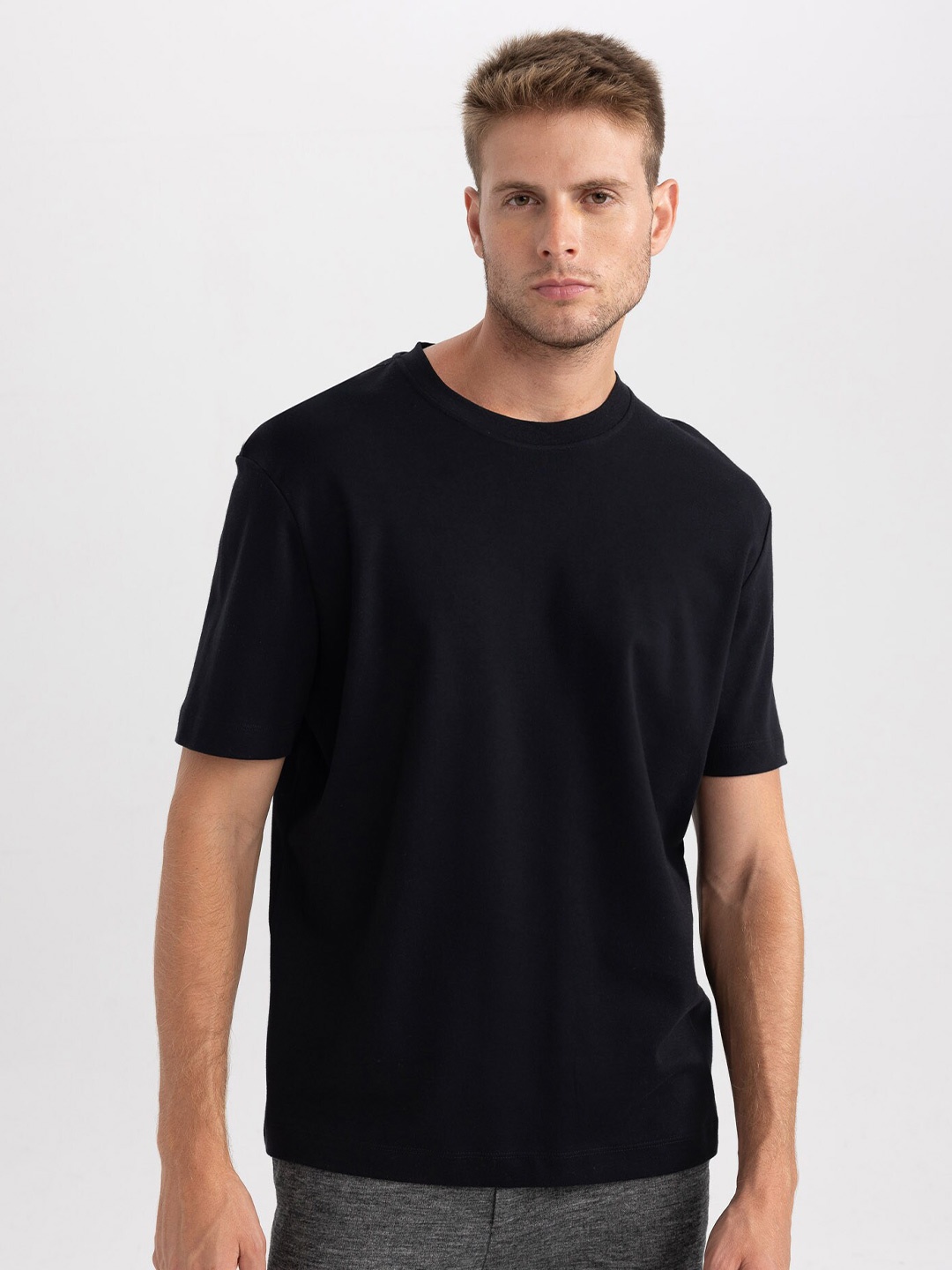 

DeFacto Round Neck Cotton T-shirt, Black