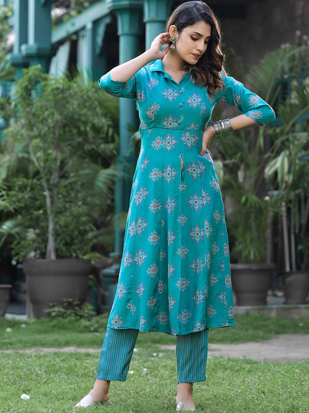 

Ishin Ethnic Motifs Printed A-Line Kurta With Trousers, Turquoise blue