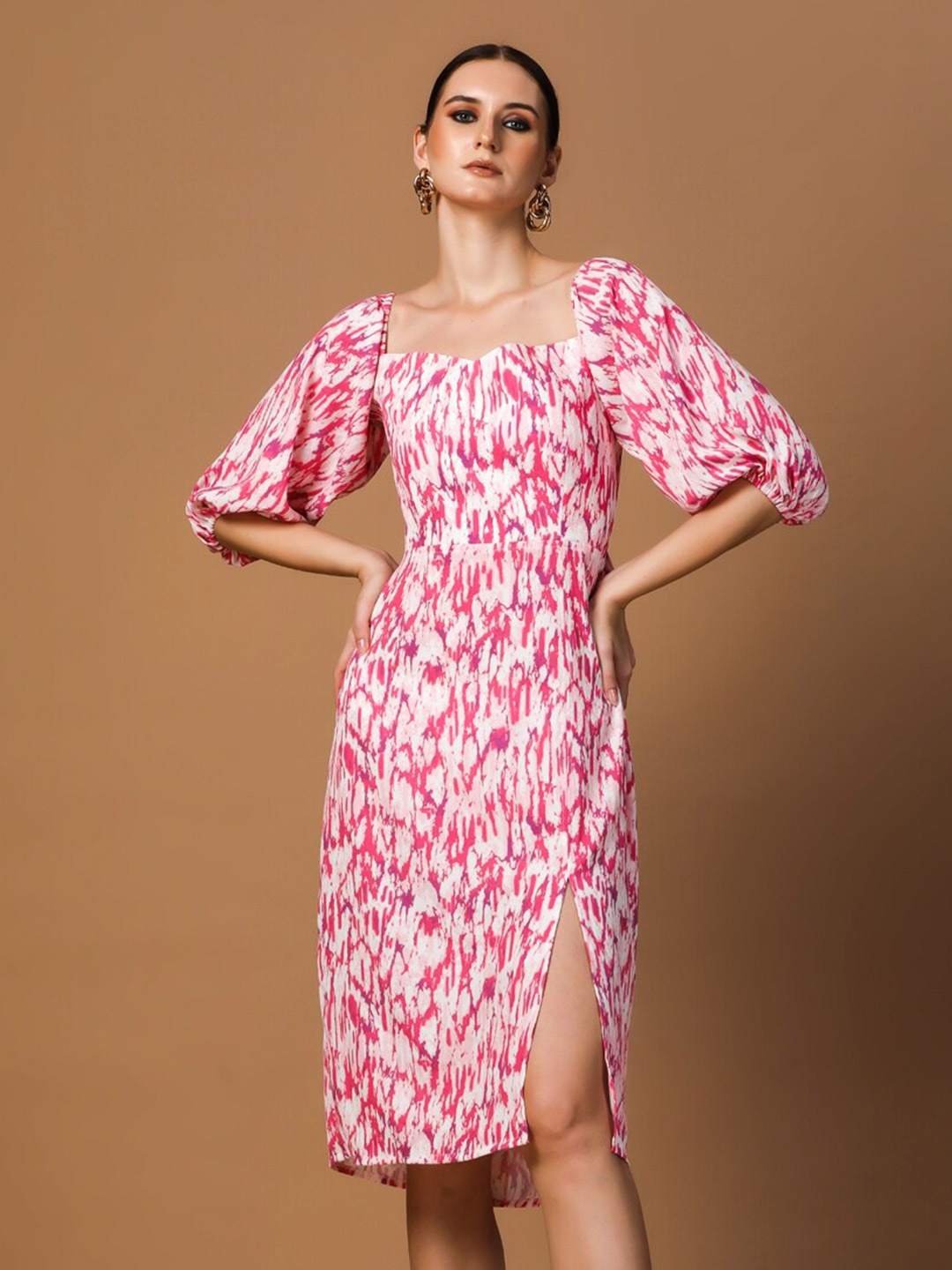 

De Novoo Abstract Printed Square Neck Puff Sleeves Crepe Sheath Dress, White