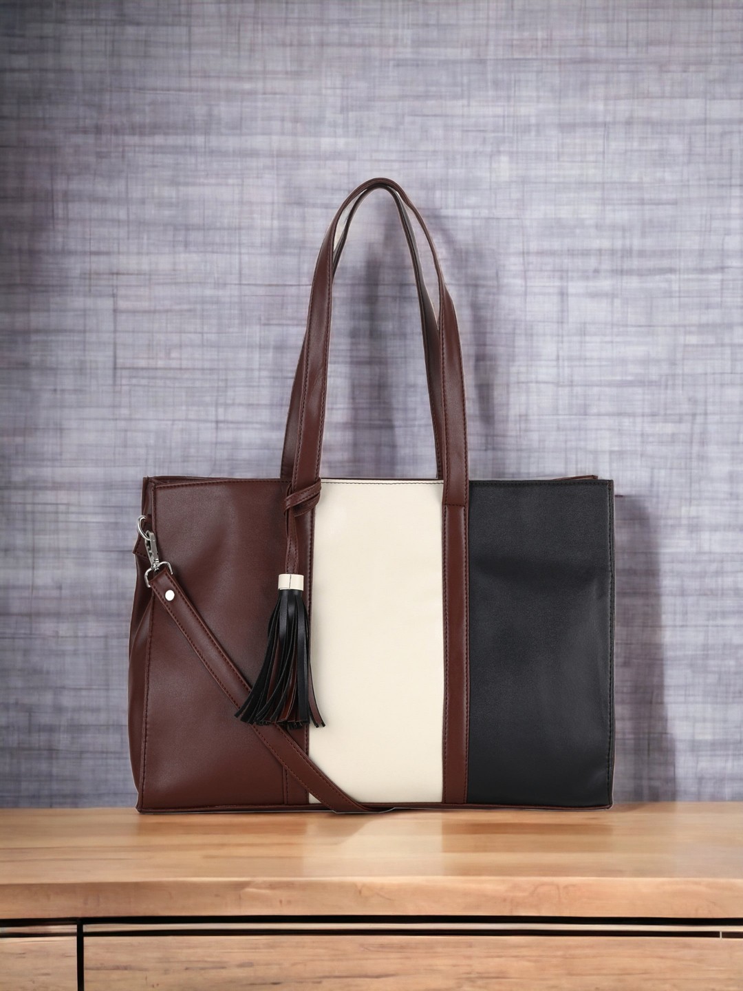 

Toteteca Colourblocked Structured Shoulder Bag with Tasselled, Black