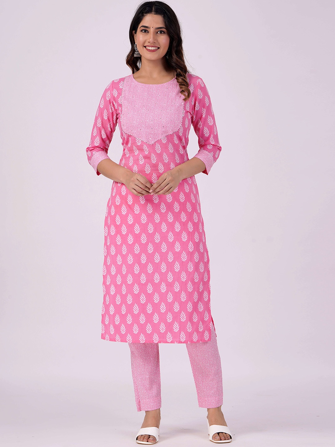 

PARCHHAI Floral Printed Gotta Patti Pure Cotton Kurta With Trousers, Pink