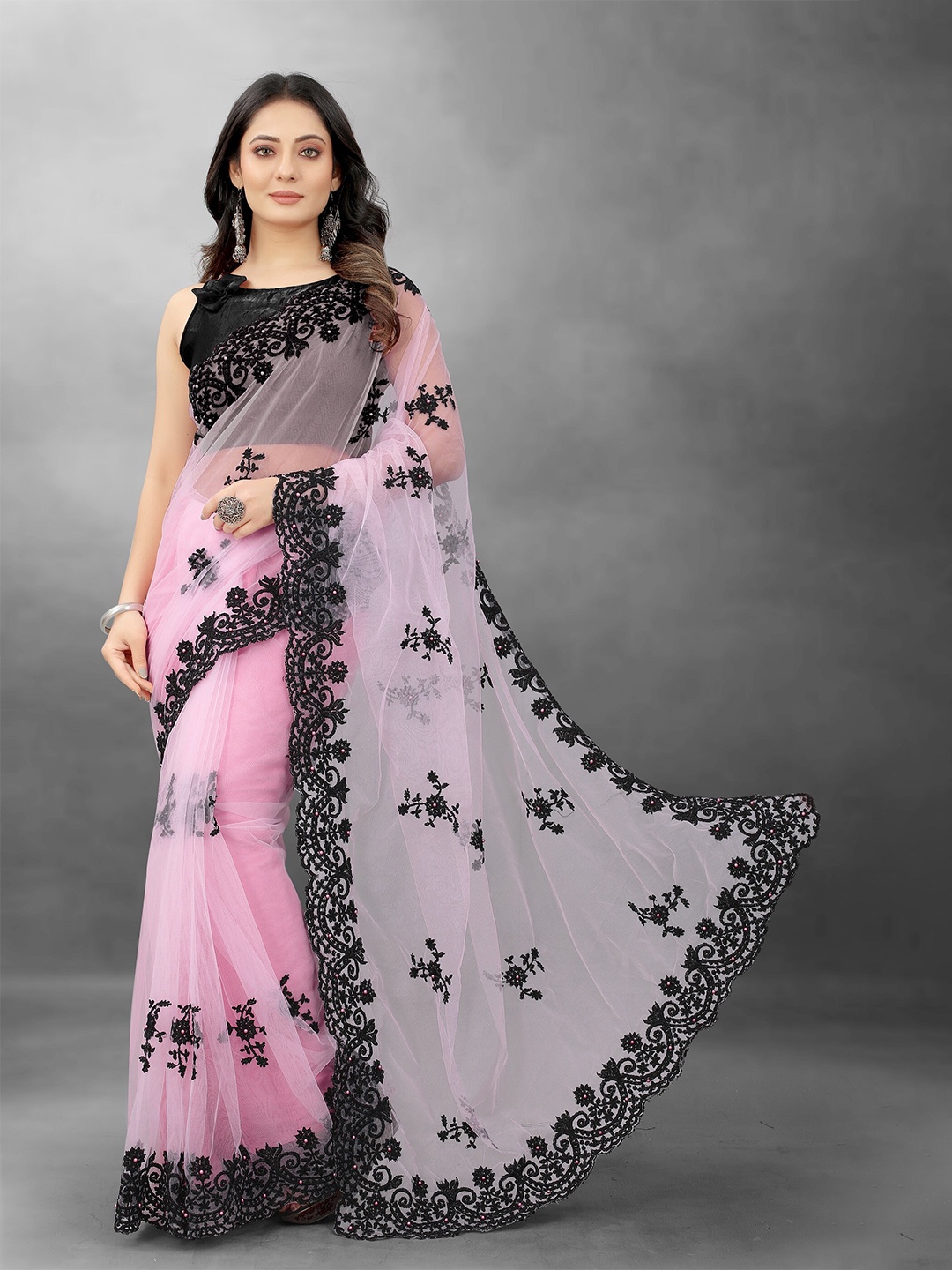 

BARKIYA CREATION Floral Embroidered Beads And Stones Net Saree, Pink