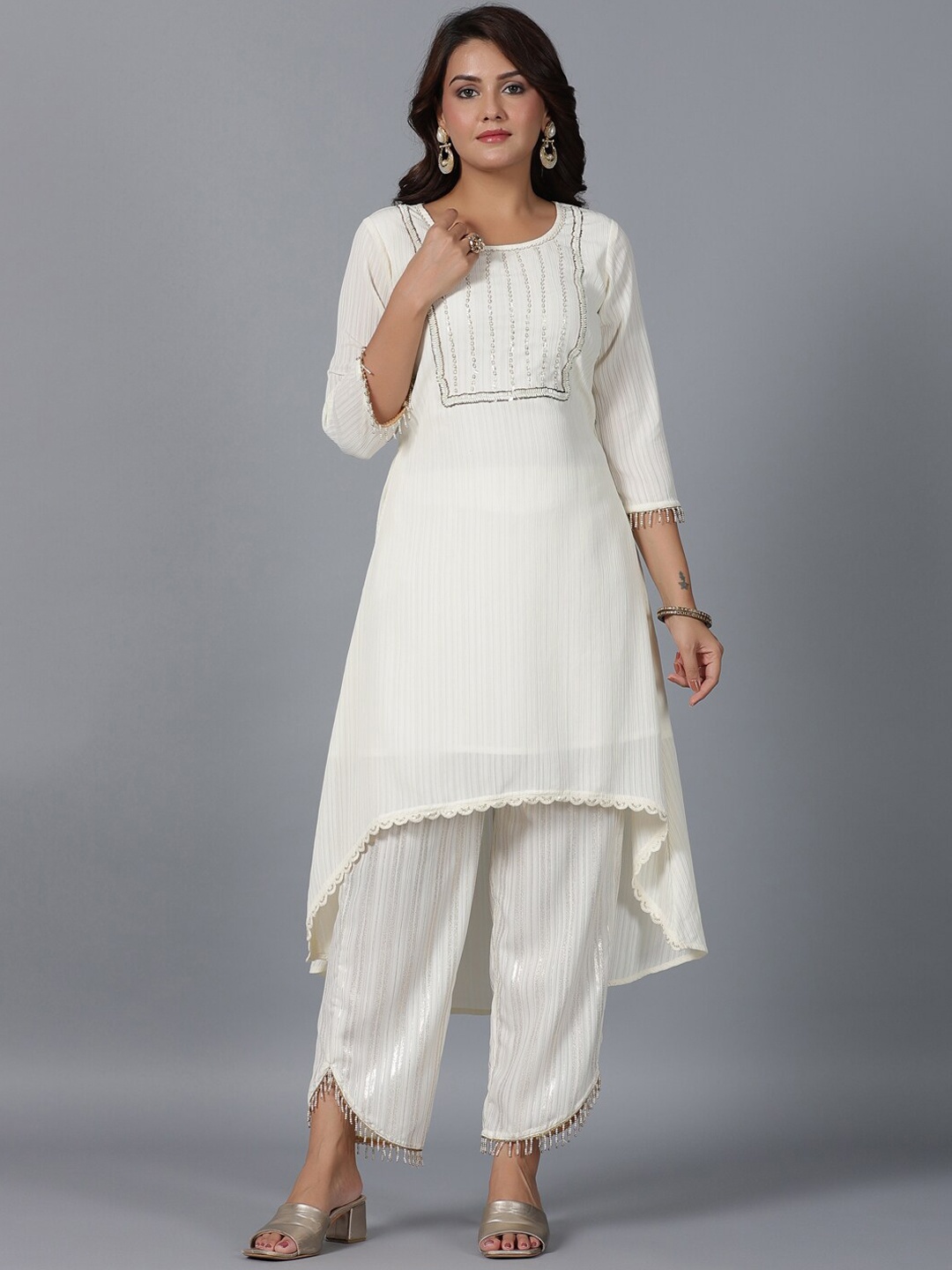

Juniper Yoke Design Regular Beads and Stones High Low Kurta With Trousers, Off white