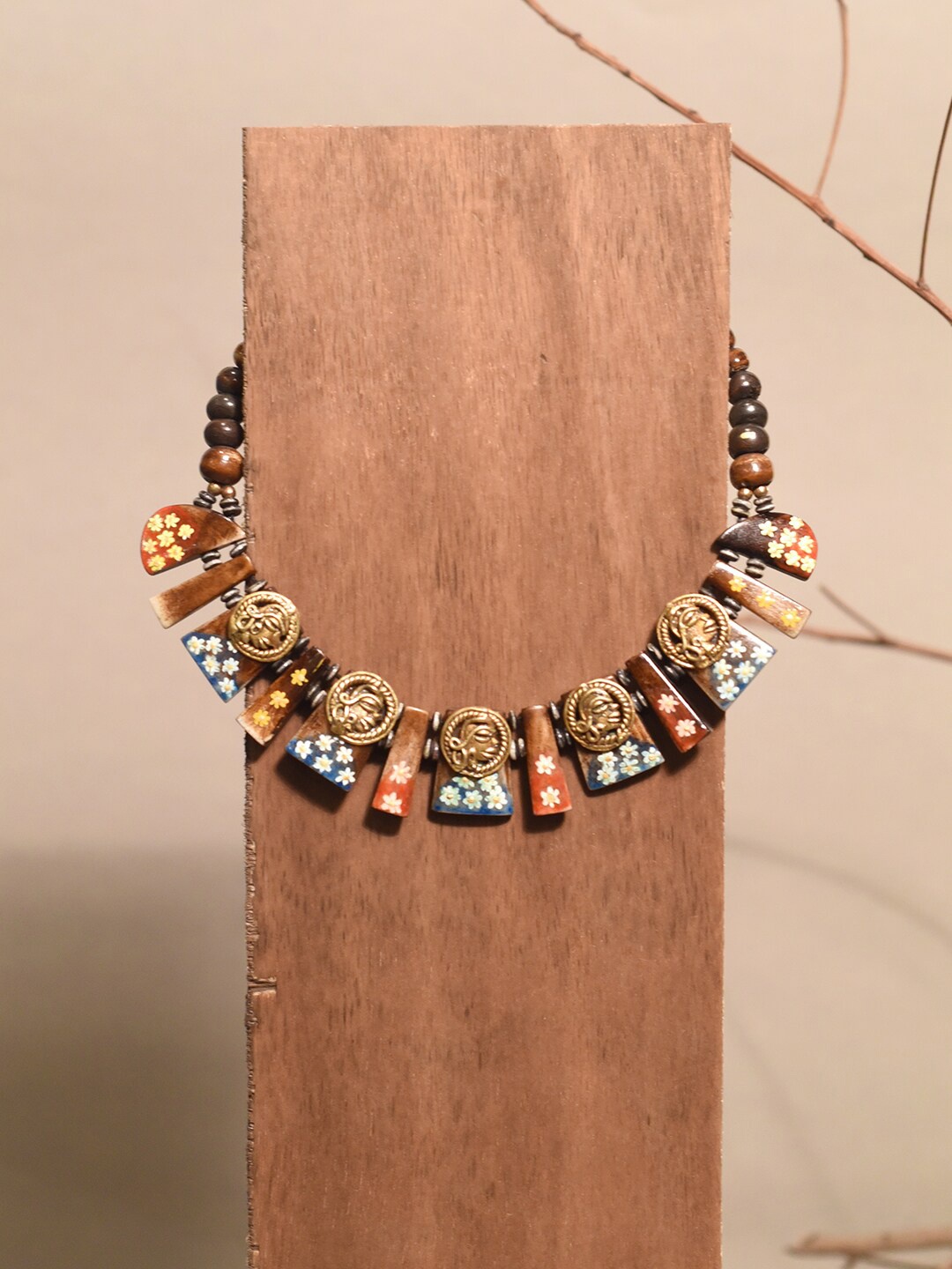

AAKRITI ART CREATIONS Unisex Brass-Plated Beaded Necklace, Black