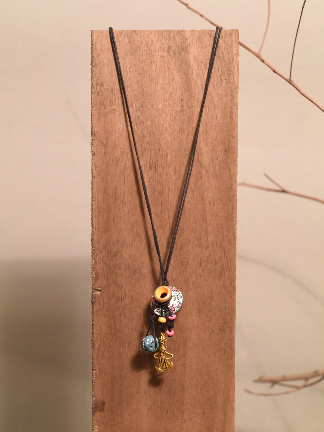 

AAKRITI ART CREATIONS Unisex Brass-Plated Beaded Necklace, Black