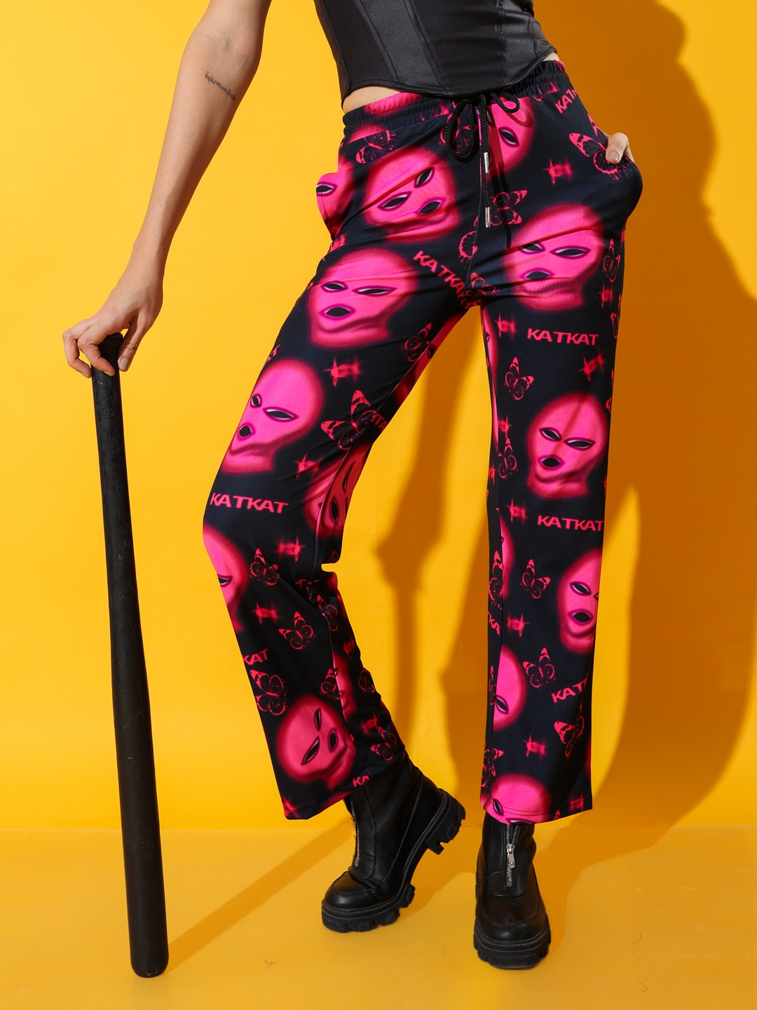

Stylecast X Hersheinbox Women Conversational Printed Trousers, Black