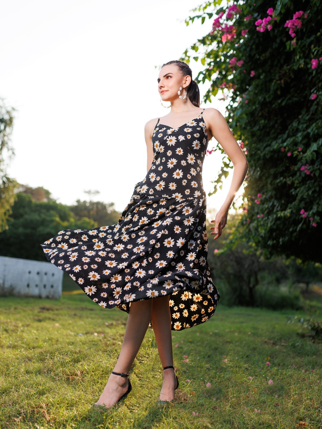 

Stylecast X Hersheinbox Floral Print A-Line Tiered Midi Dress, Black