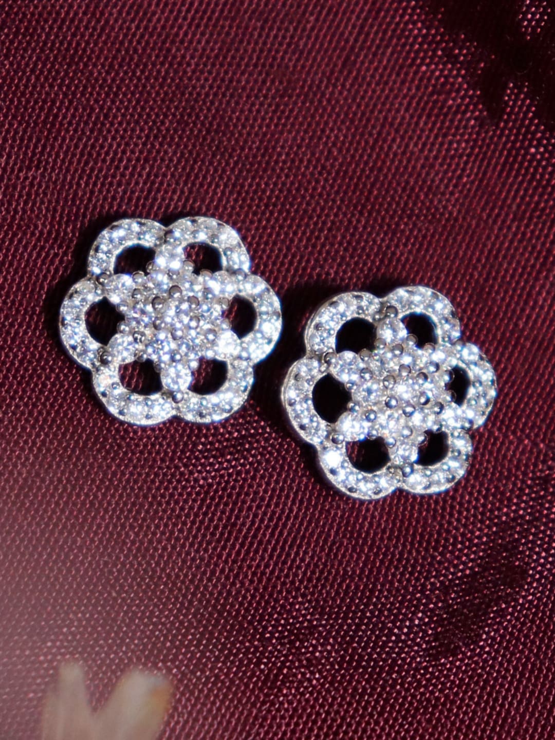 

Zarkan Sterling Silver Rhodium-Plated American Diamond Studded Floral Studs Earrings