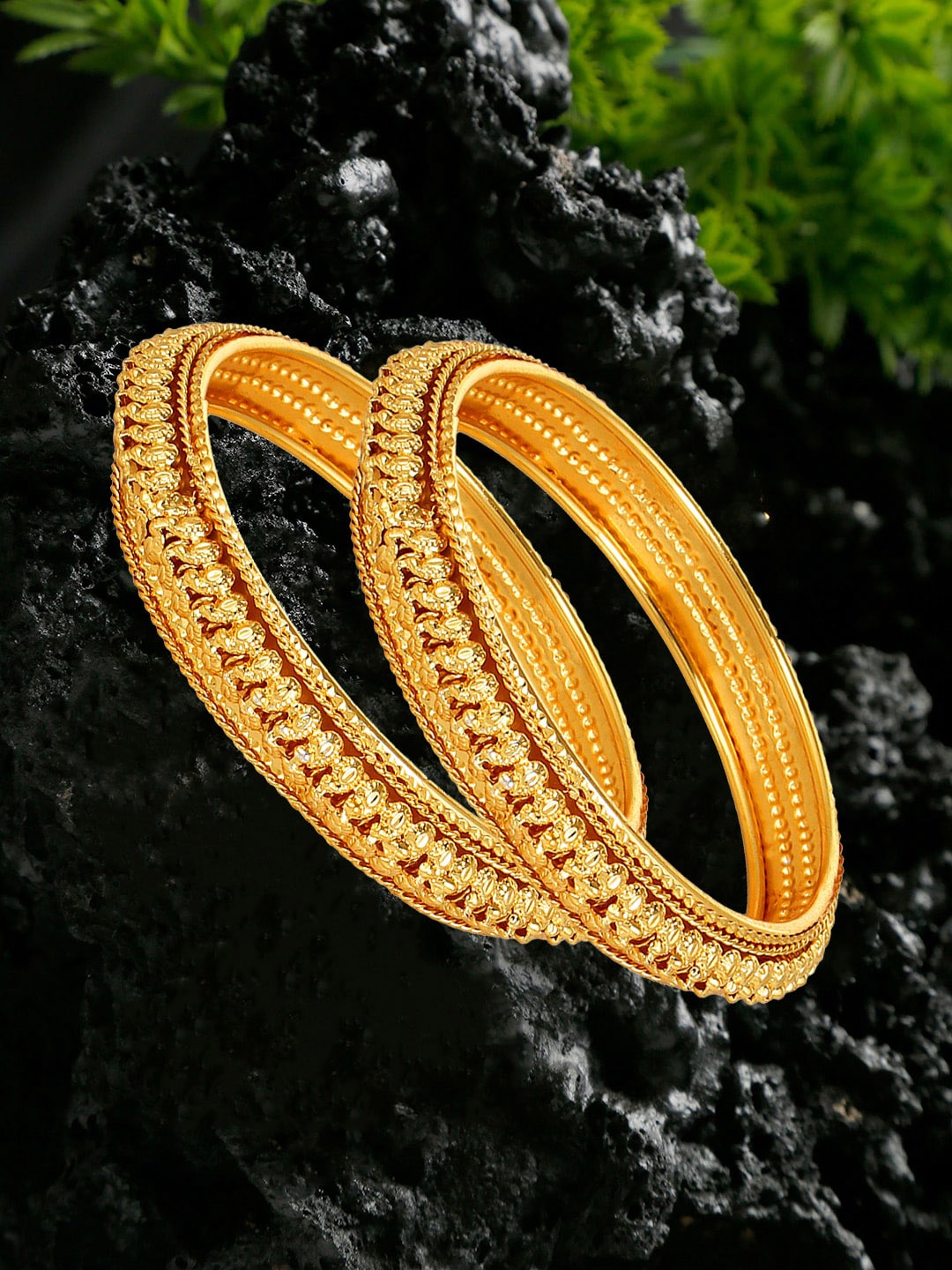 

Anouk Set Of 2 Gold-Plated Textured Bangles