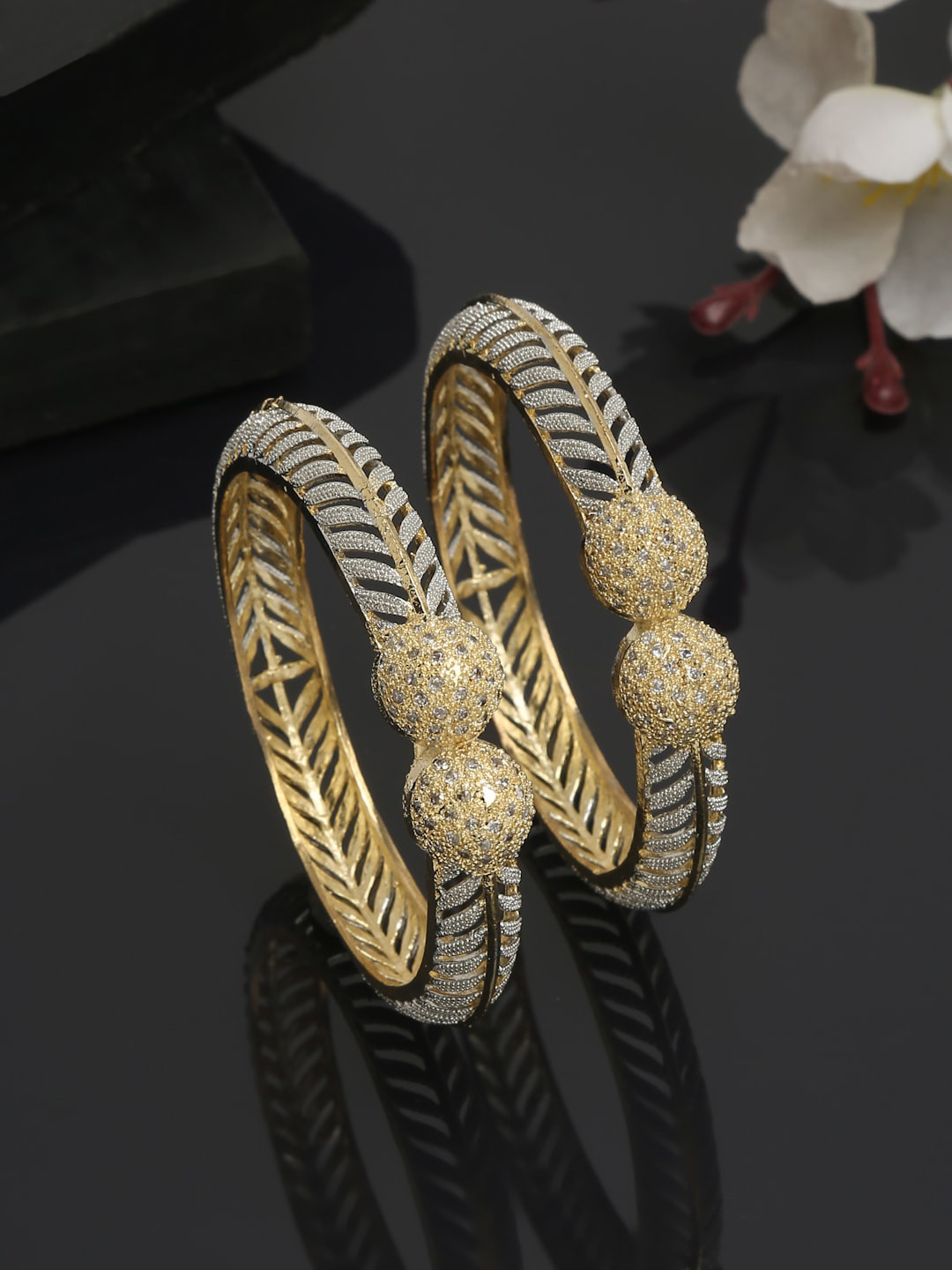 

Anouk Set Of 2 Gold-Plated Stone-Studded Bangles