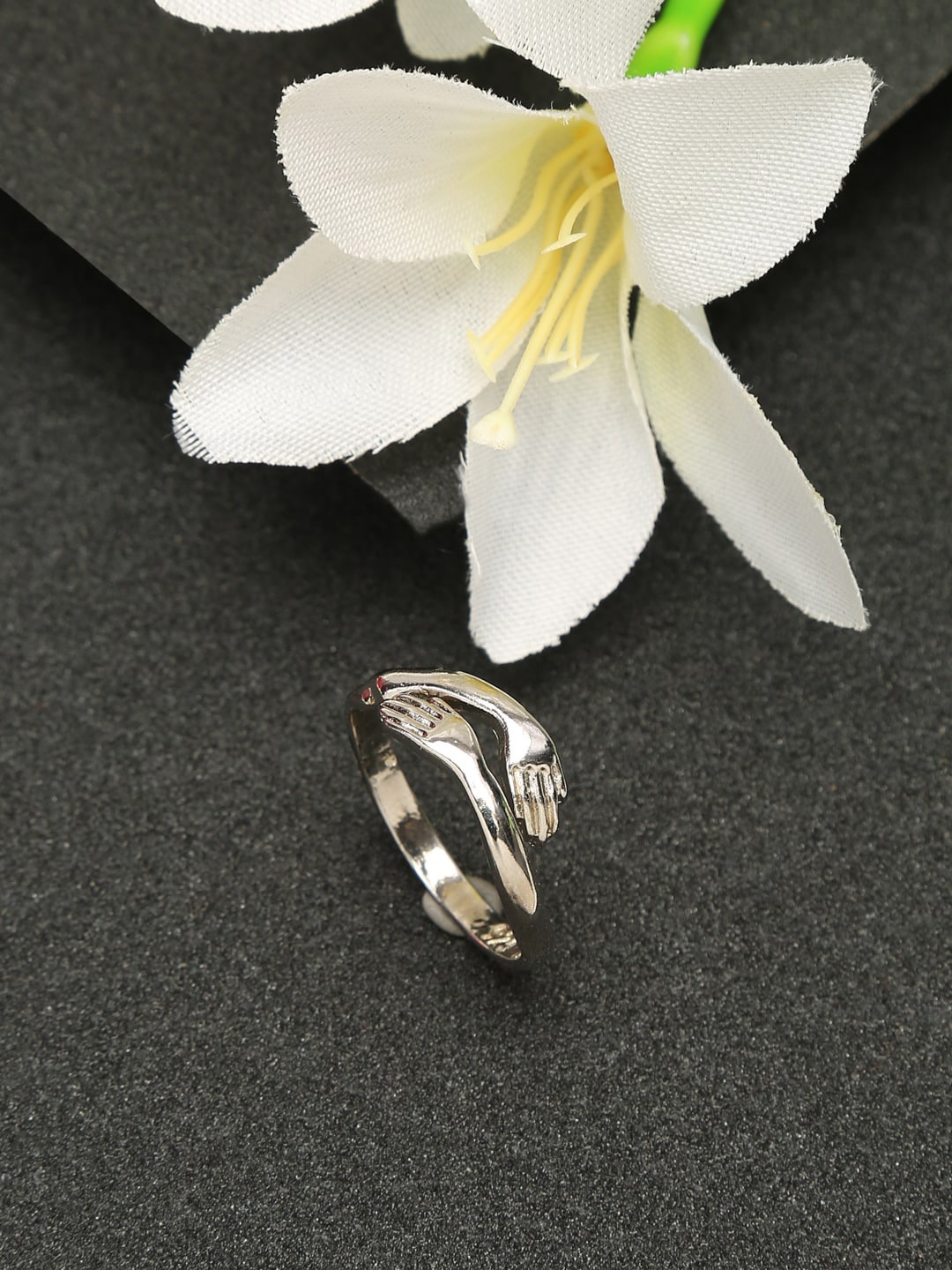 

DressBerry Silver-Plated Adjustable Hug Ring