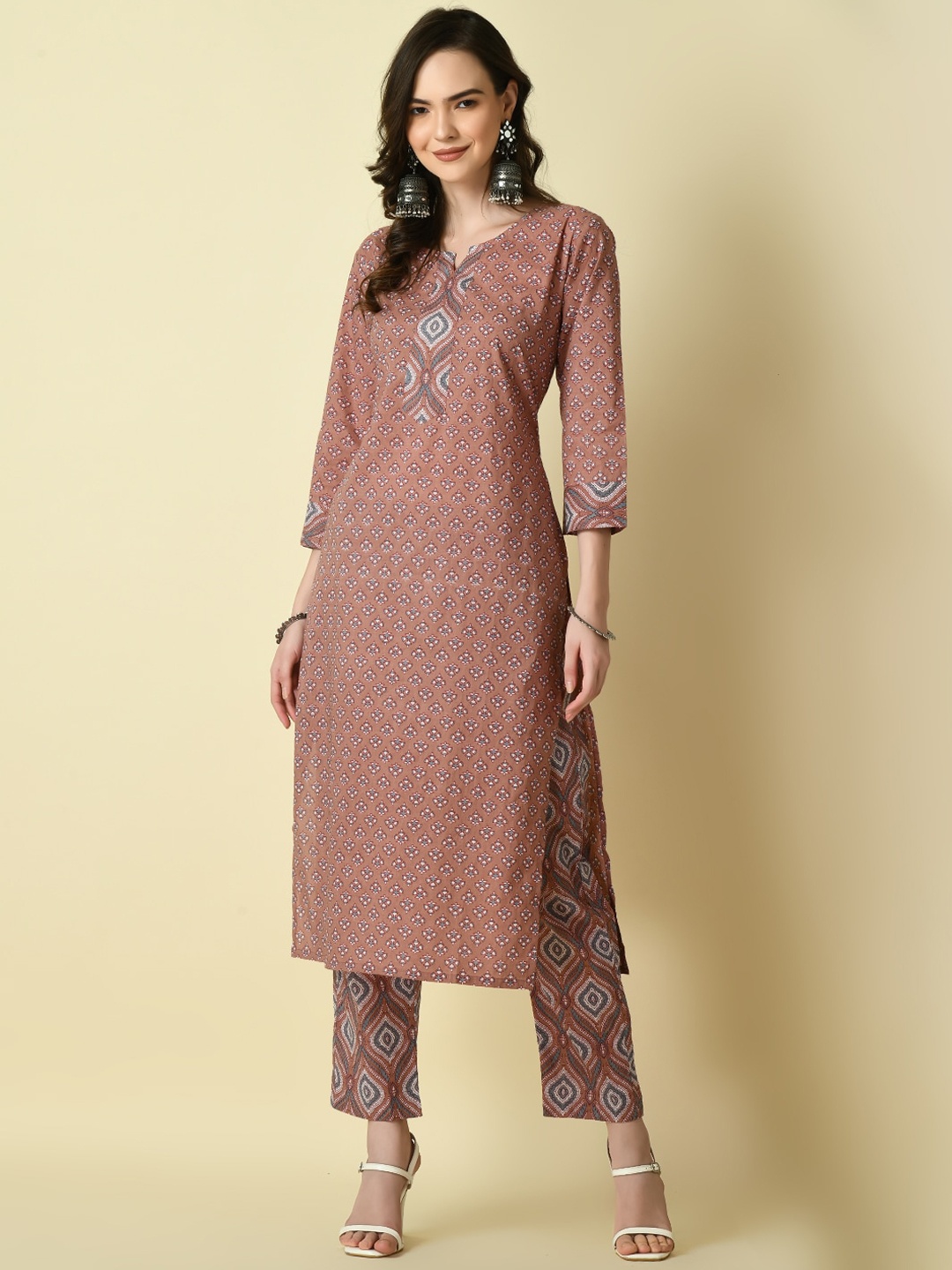 

ZYORIKA Ethnic Motifs Printed Regular Kurta with Trousers, Brown