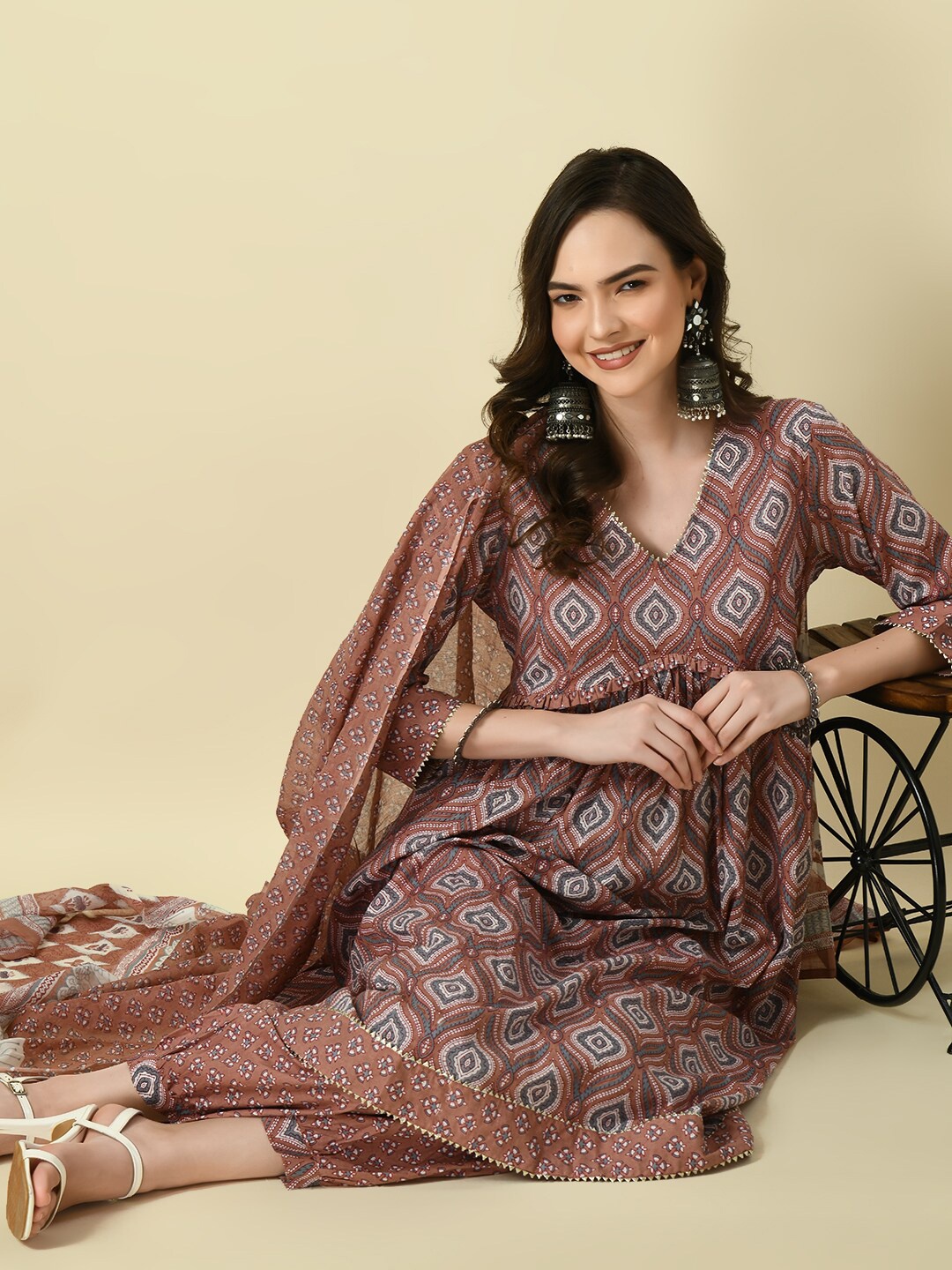 

ZYORIKA Geometric Printed Empire A-Line Kurta & Harem Pants With Dupatta, Brown