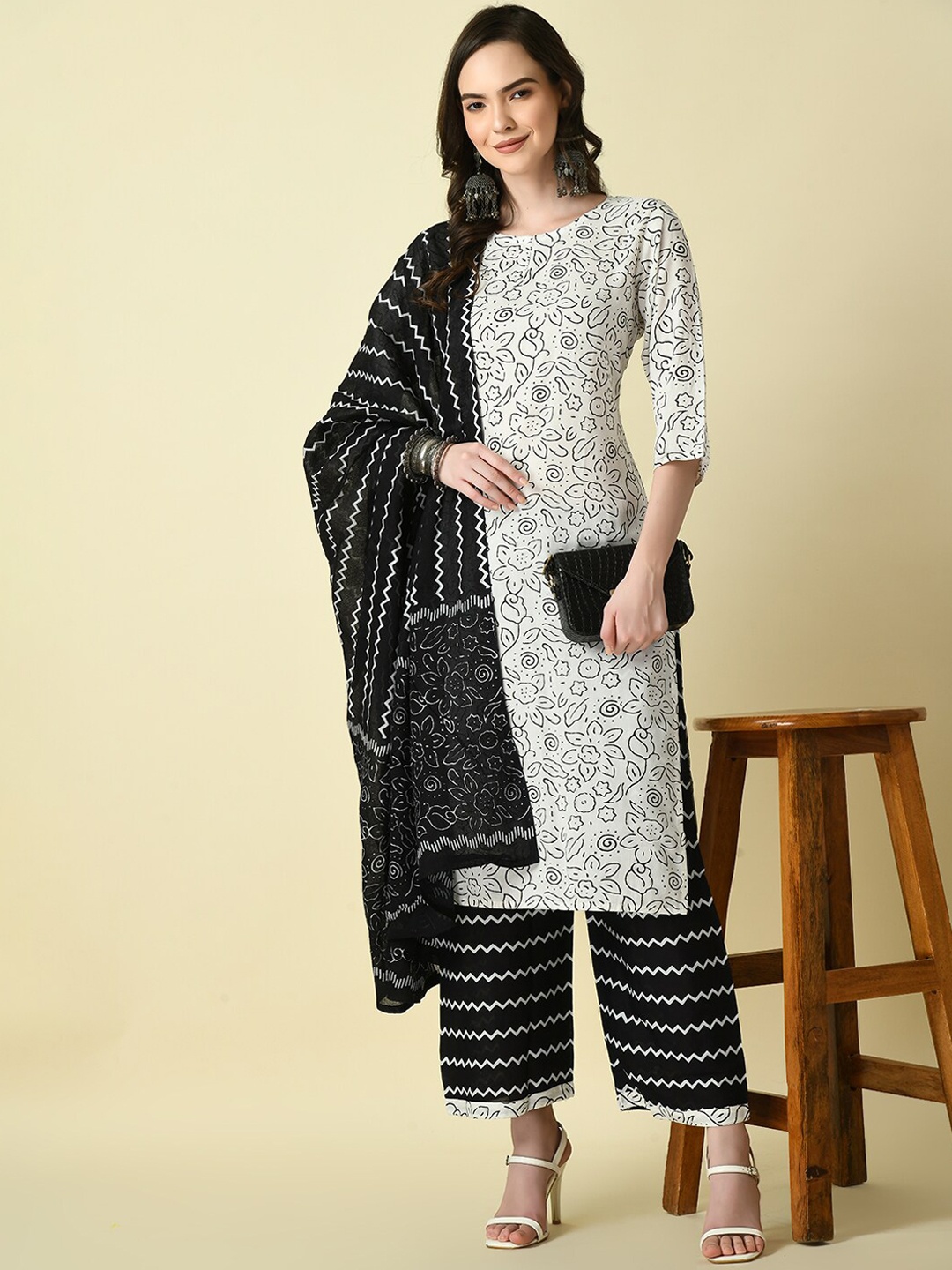 

ZYORIKA Floral Printed Regular Straight Kurta & Trousers With Dupatta, White