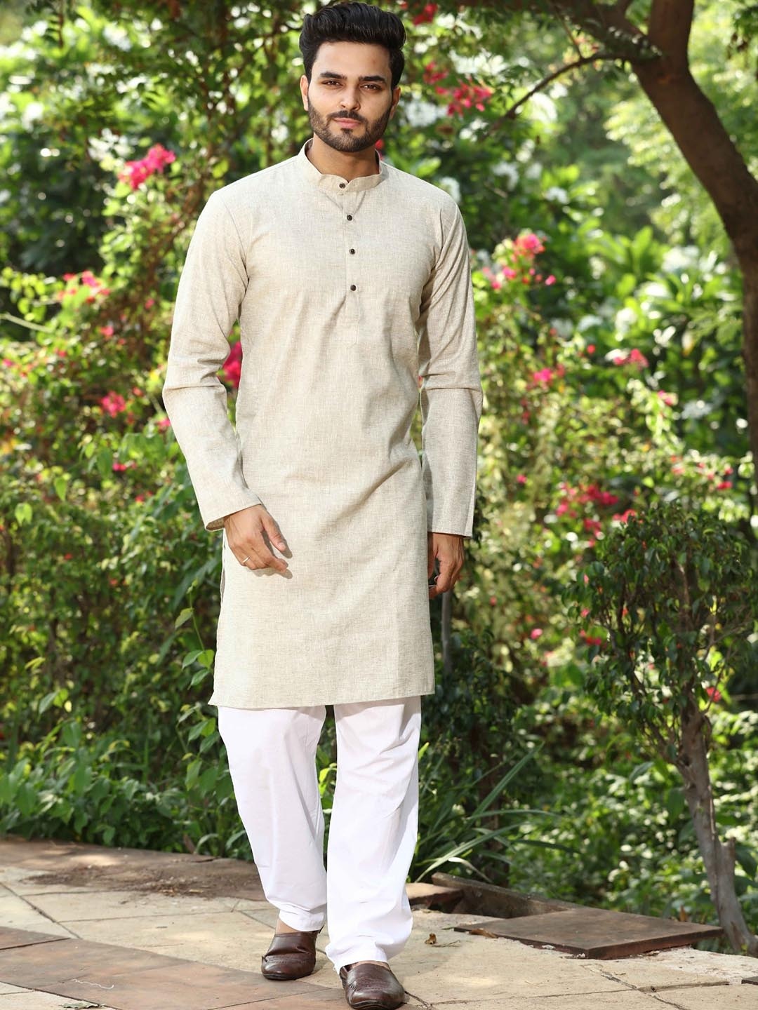 

Authentics Mandarin Collar Straight Regular Kurta with Pyjamas, Off white