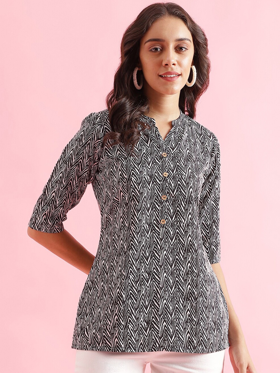 

Colors of Earth Chevron Printed Mandarin Collar Kurti, Black