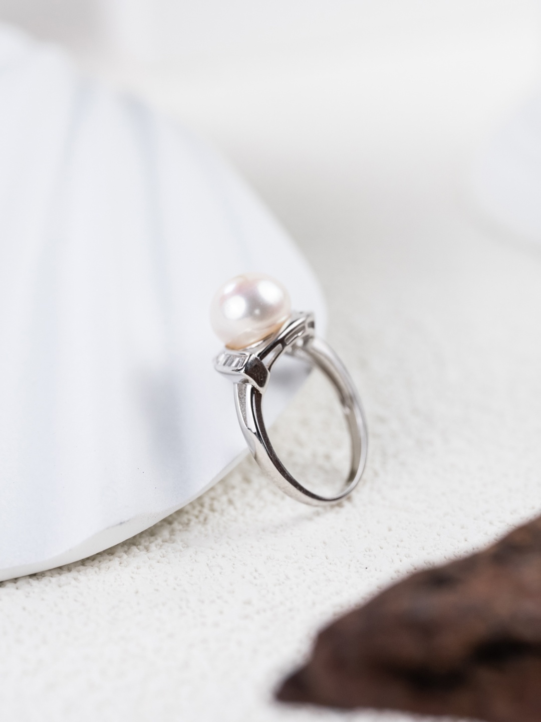 

MISS JO 925 Sterling Silver Silver-Plated Pearl & Stone-studded Finger Ring