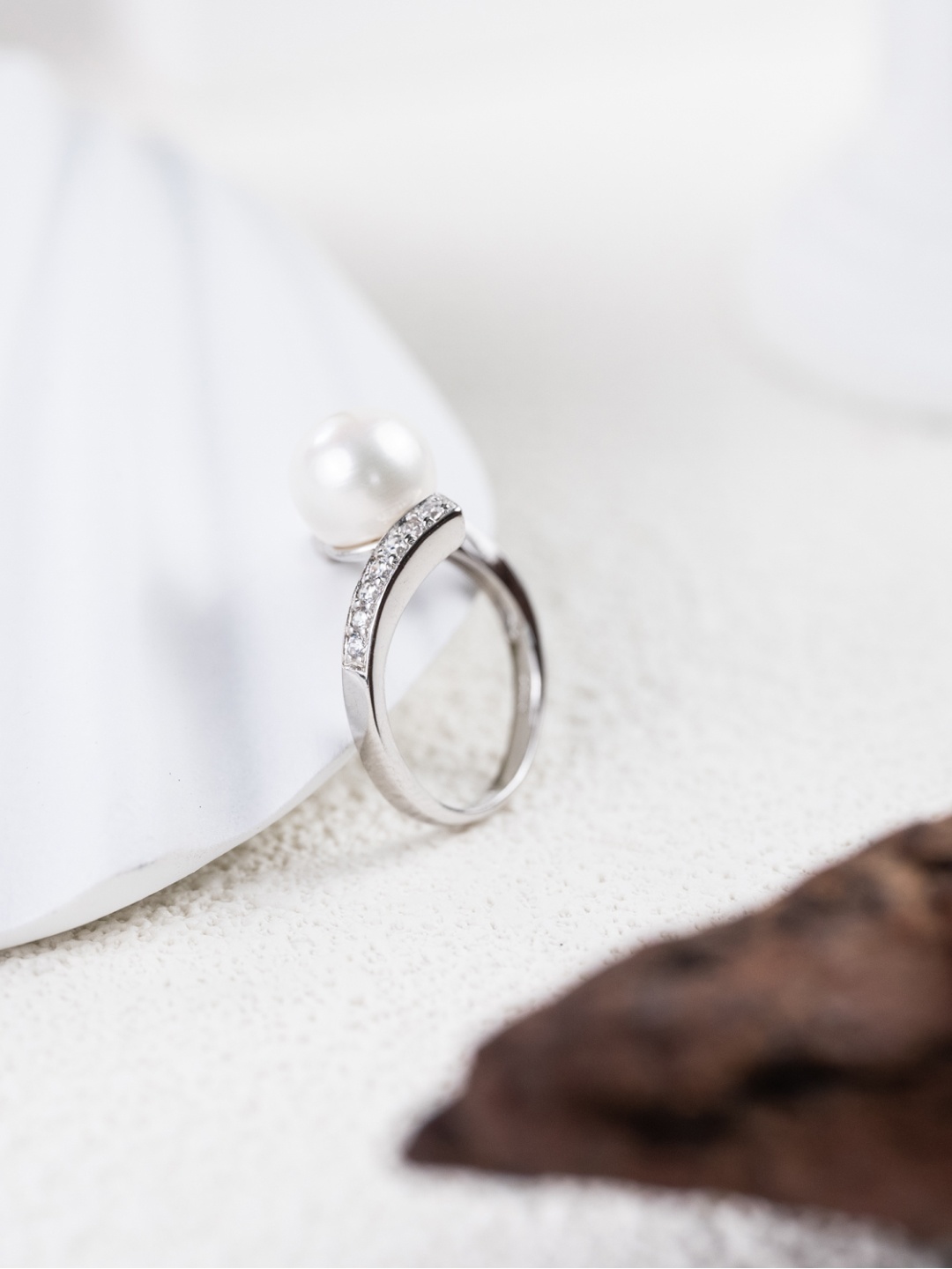 

MISS JO 925 Sterling Silver Silver-Plated Pearl & Stone-studded Finger Ring